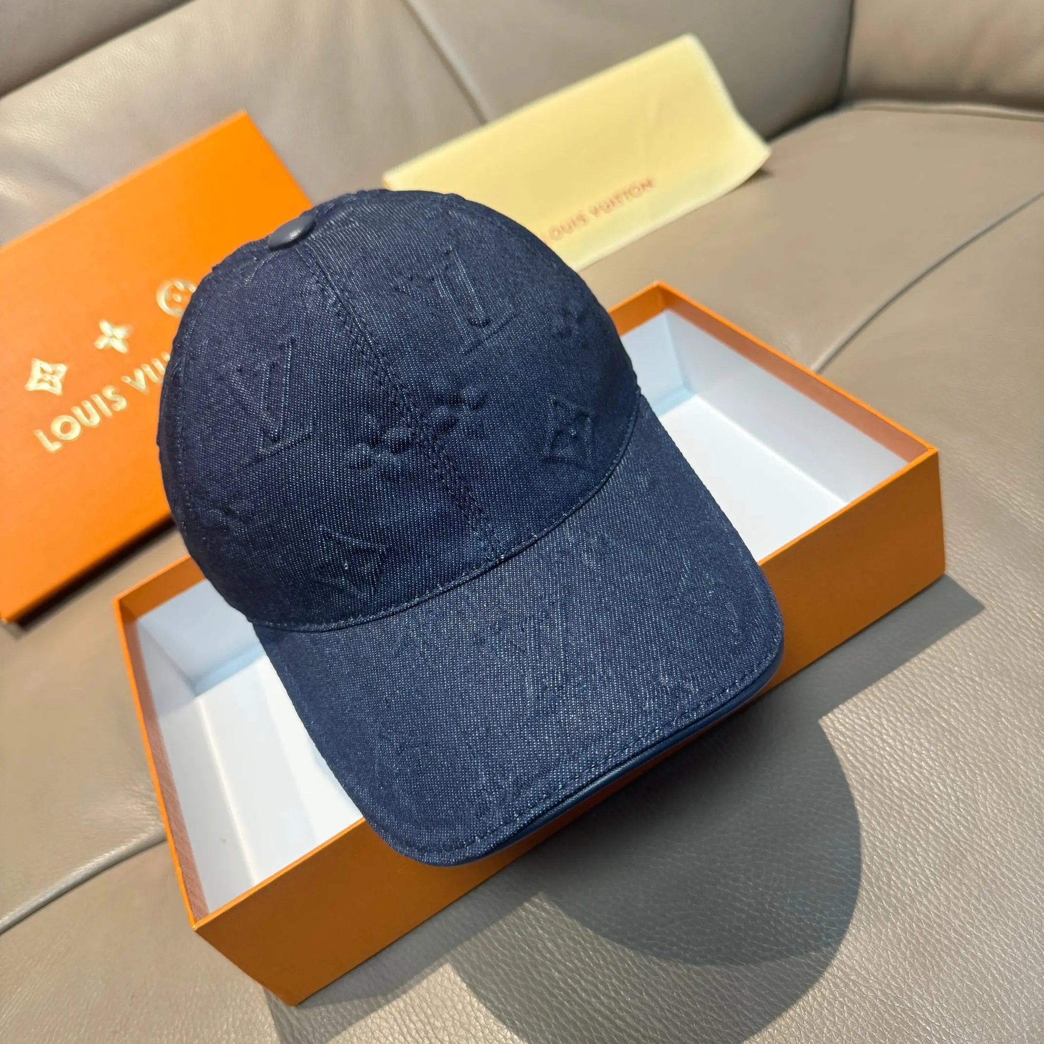 Louis Vuitton LV Hat Full-width Old Flower Letters logo Baseball Cap Sunshade Sun Protection Duckbill Cap Unisex Couple Style Large Head Circumference Slimming Face Curved Brim Versatile Sports Hat