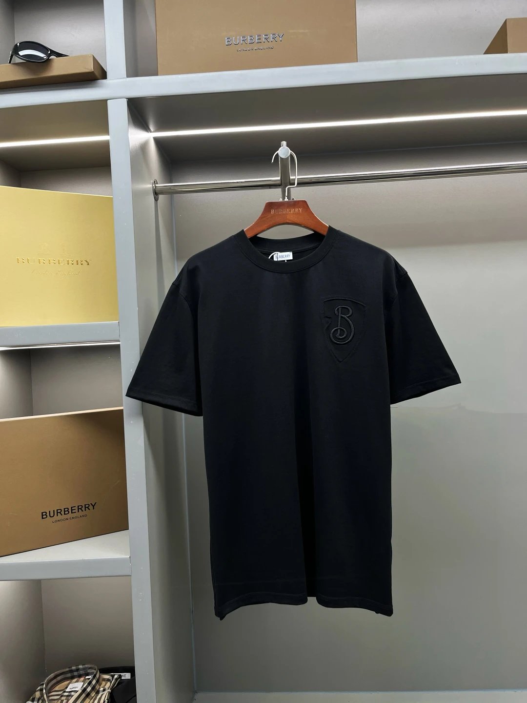 Burberry T-shirt Shield Embroidery logo round Neck Short Sleeve25ss New pure cotton T Unisex T-Shirt OS Loose Fit Base Shirt Top Half Sleeve T-Shirt
