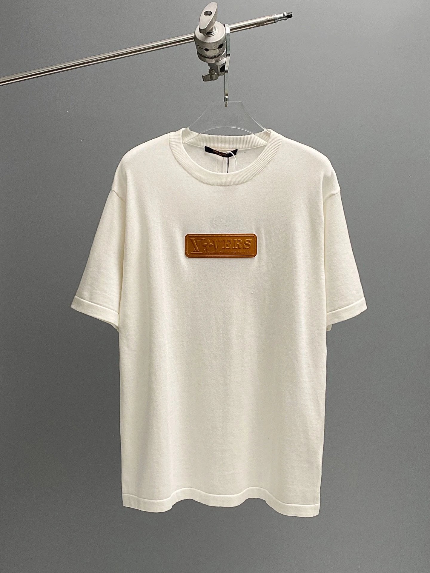Louis Vuitton LV T-shirt Embossed Leather Patch Knitted Sweater Crew Neck Short Sleeve25ss New Unisex Style T Casual T-Shirt Base Layer Shirt OS Loose Fit Half Sleeve Top Plus Size