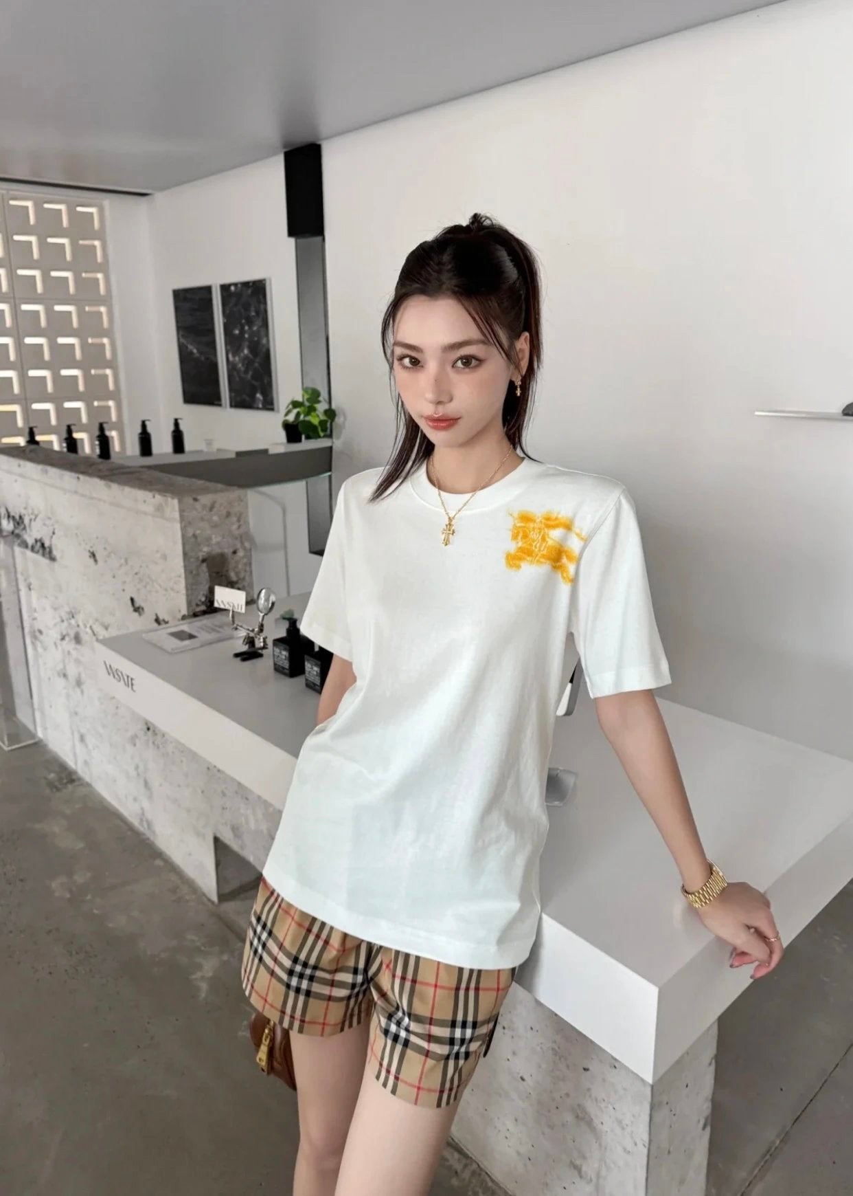 Burberry T-shirt Foam letters on the chest LOGO Printed round Neck Short Sleeve25ss New pure cotton T Unisex T-Shirt OS Loose Fit Base Shirt Top Half Sleeve T-Shirt