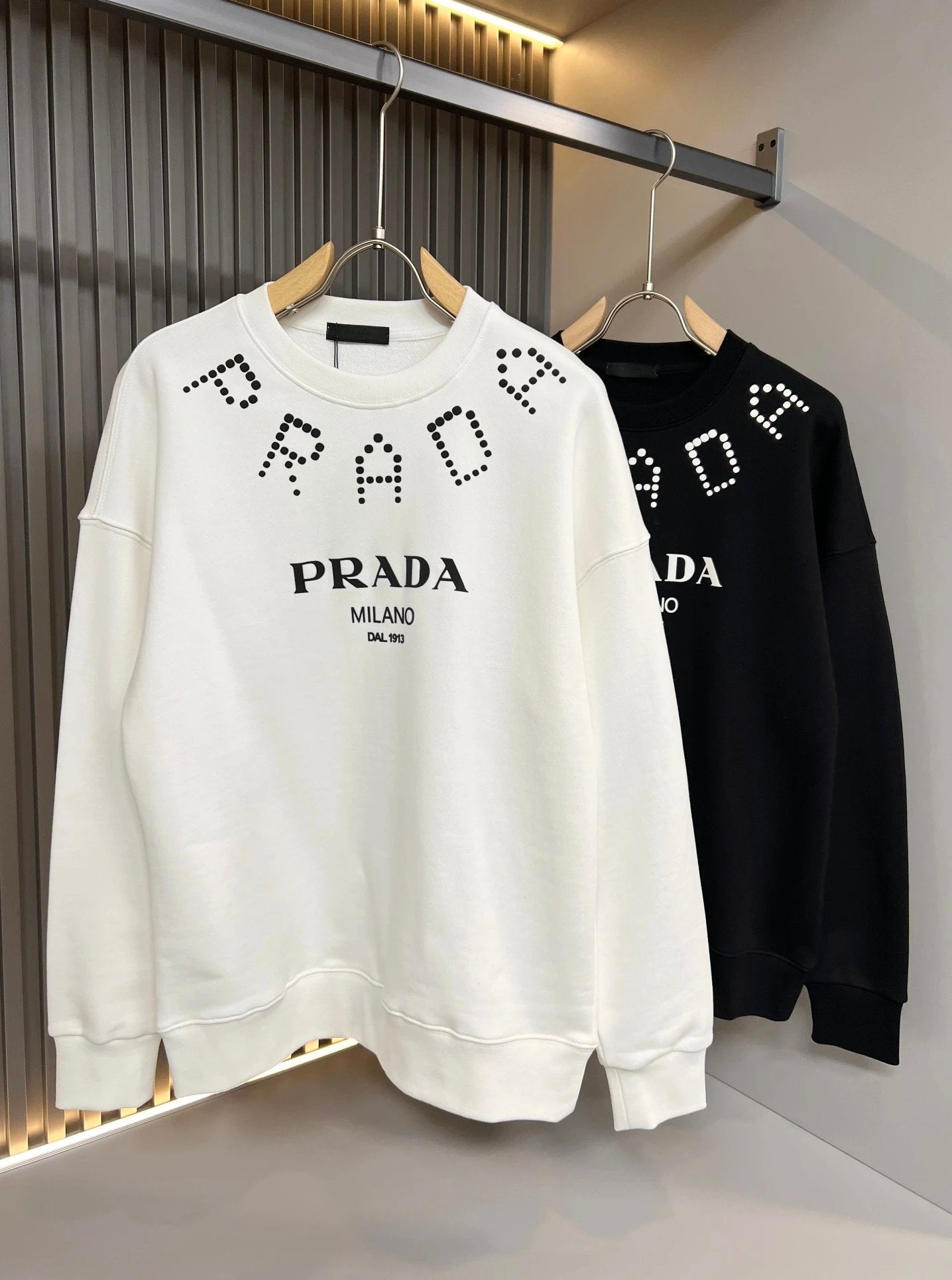 PRADA Hoodie Letters Logo Printed crew neck sweatshirt420100% Cotton Casual Loose Fit Versatile Pullover Sweatshirt os Unisex Fit Top Inner Layer24ss Autumn and Winter New Products