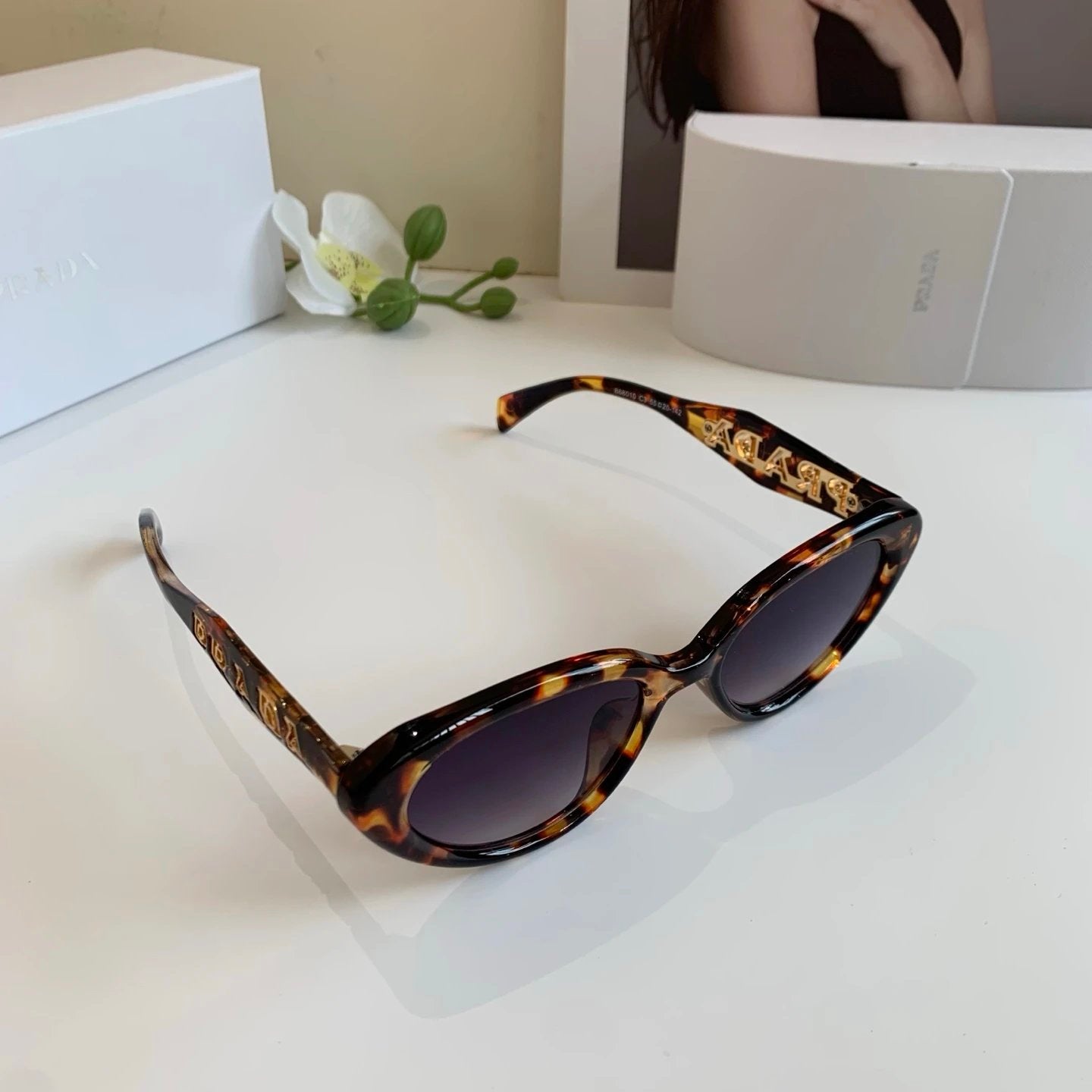 PRADA Sunglasses Cat Eye Sunglasses Frame Slimming No Prescription Driving Beach Fishing Unisex Couple Style UV Protection25ss New Sports Casual Versatile