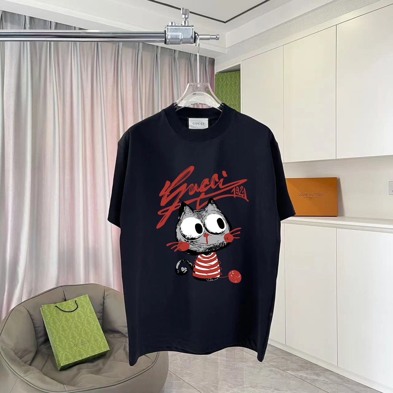 Gucci T-shirt Cute Cat Letter Print on the Chest logo round Neck Short Sleeve25ss New Pure Cotton Unisex Style T T-shirt OS Loose Fit Base Shirt Top Half Sleeve T-Shirt