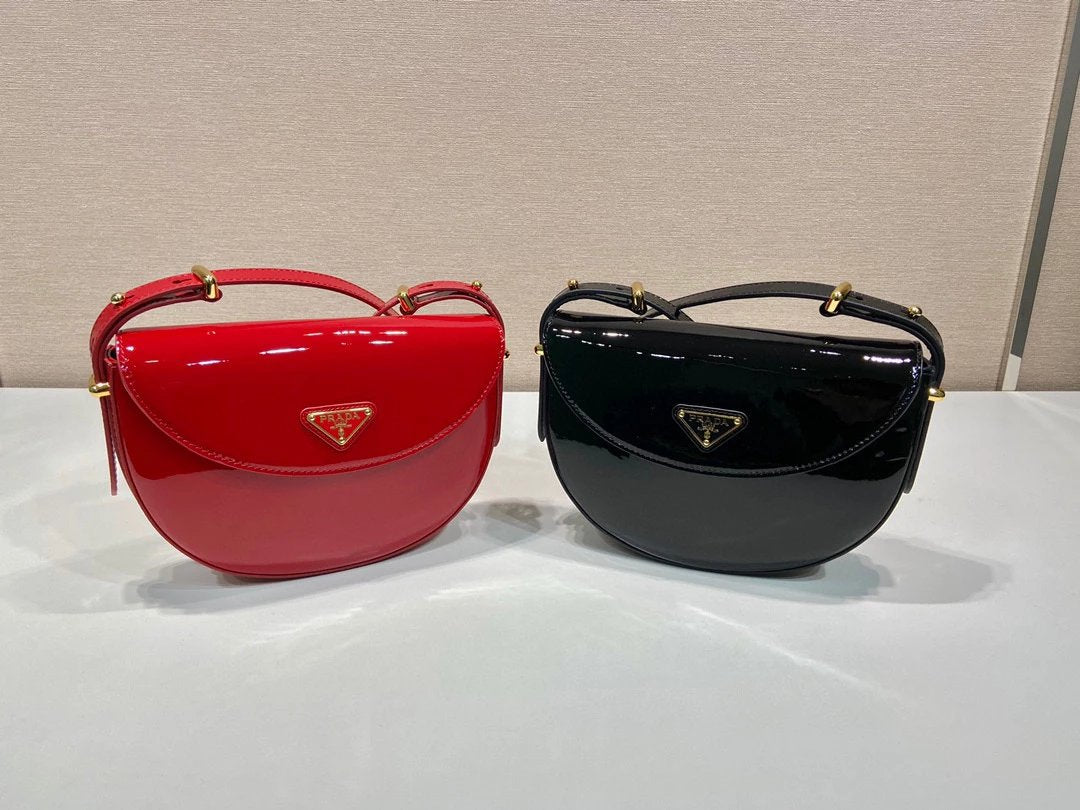 PRADA Bag Top version Version Latest Patent Leather Saddle Bag Enamel Triangle Metal Logo Badge Patent Leather Underarm Bag Shoulder Strap Adjustable Calfskin Chain Bag Crossbody Bag Shoulder Bag Underarm Bag Handbag Women Bag Red and Black1BA349