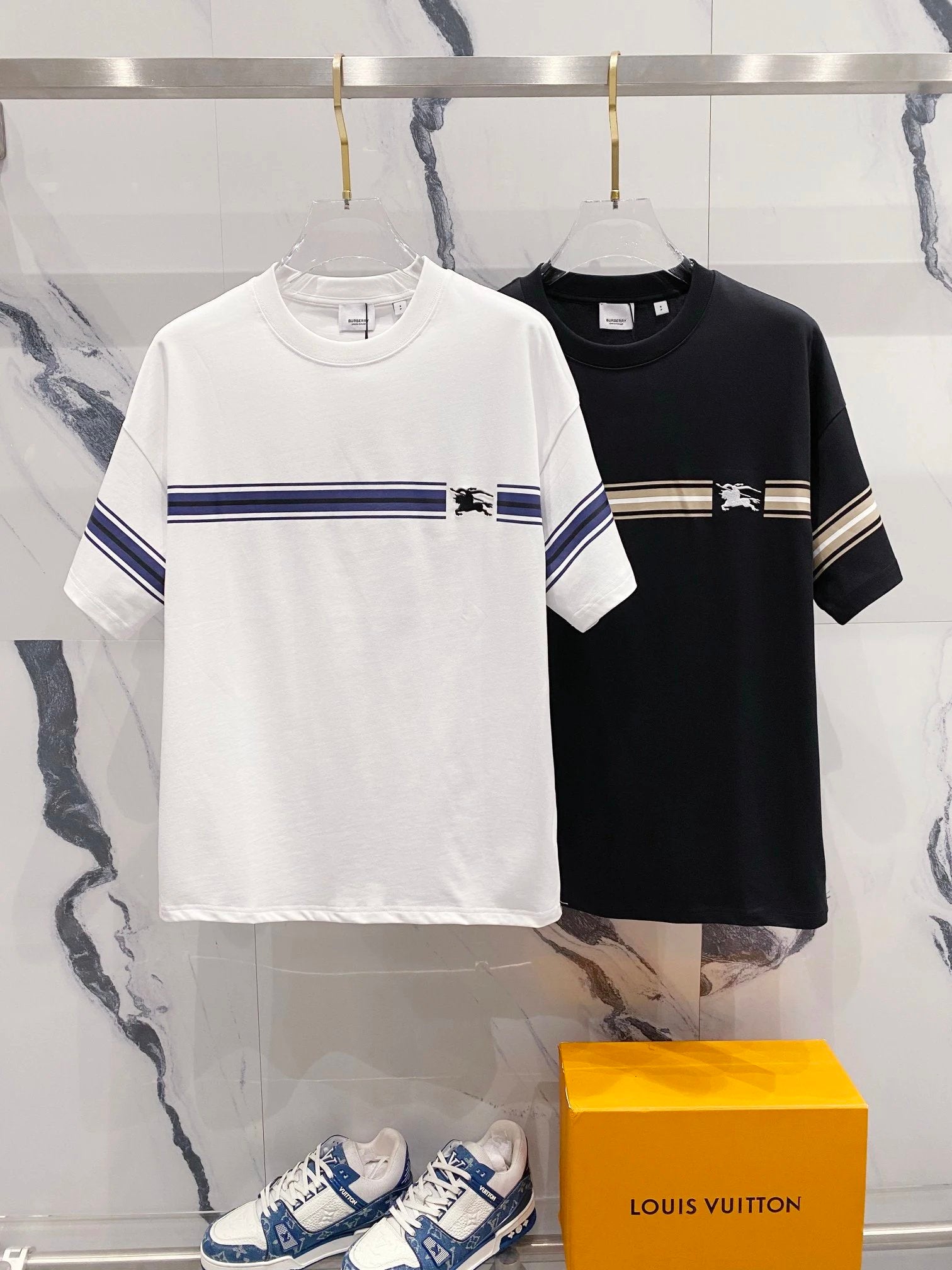 Burberry T-shirt Stripes LOGO Printed Logo Crew Neck Short Sleeve Pure Cotton Unisex T T-shirt OS Loose Fit T-Shirt Casual Simple Base Shirt