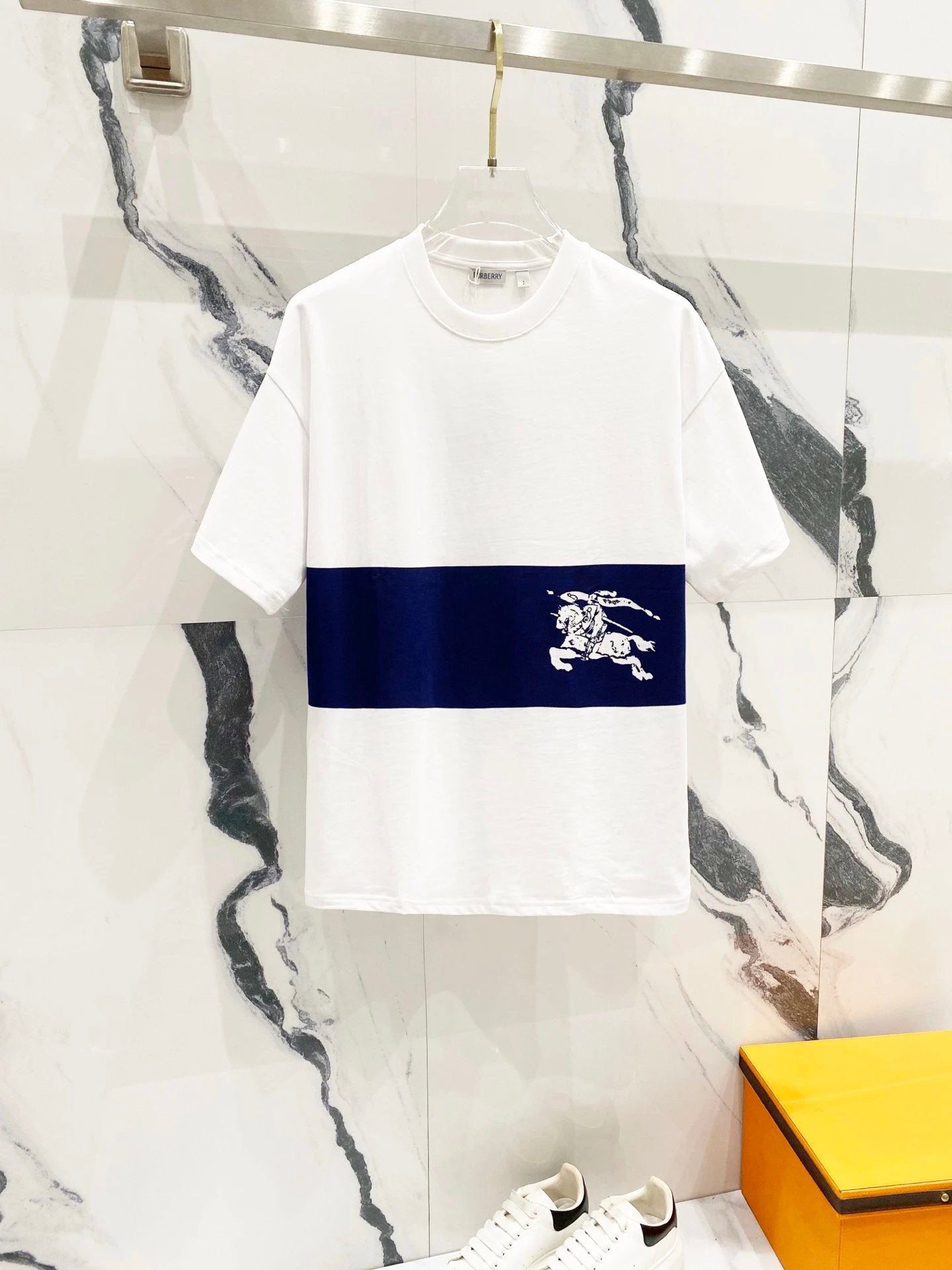 Burberry T-shirt Striped Print on the Chest logo round Neck Short Sleeve25ss New pure cotton T Unisex T-Shirt OS Loose Fit Base Shirt Top Half Sleeve T-Shirt