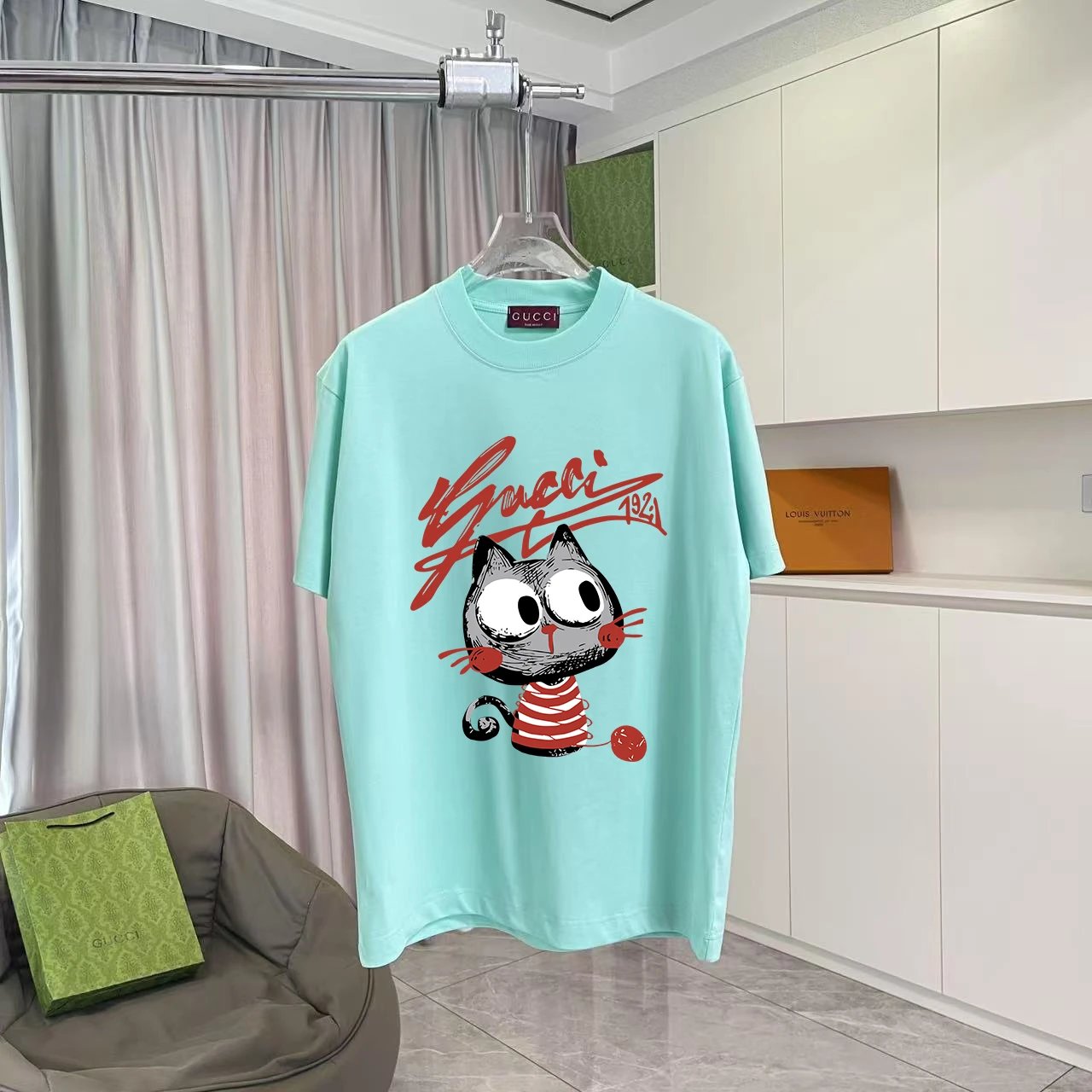 Gucci T-shirt Cute Cat Letter Print on the Chest logo round Neck Short Sleeve25ss New Pure Cotton Unisex Style T T-shirt OS Loose Fit Base Shirt Top Half Sleeve T-Shirt