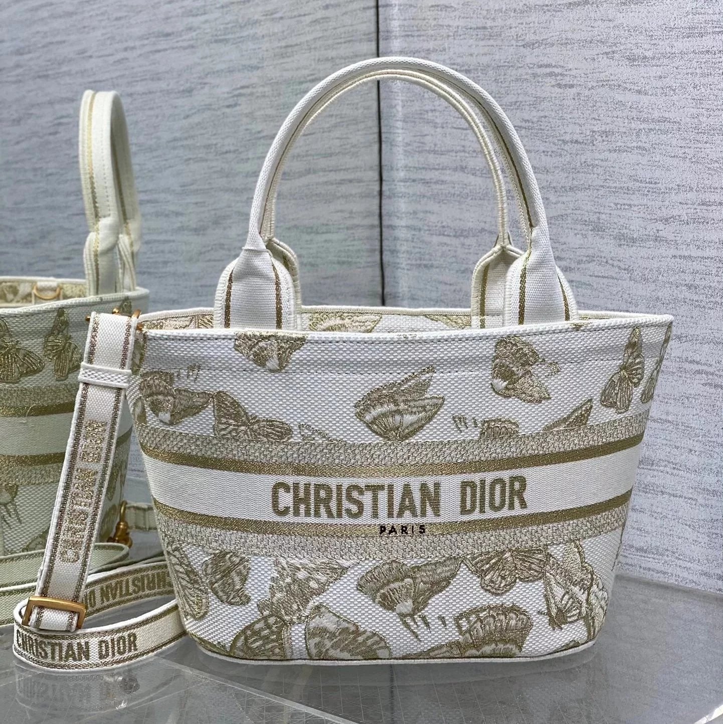 Dior Women's Bag Top version 【Supreme Version】23ss Christmas Basket Gradient Embroidered Butterfly Straw Hat Bag Cruise24New Hat-Shaped Tote Bag Vegetable Basket Bag Women's Bag