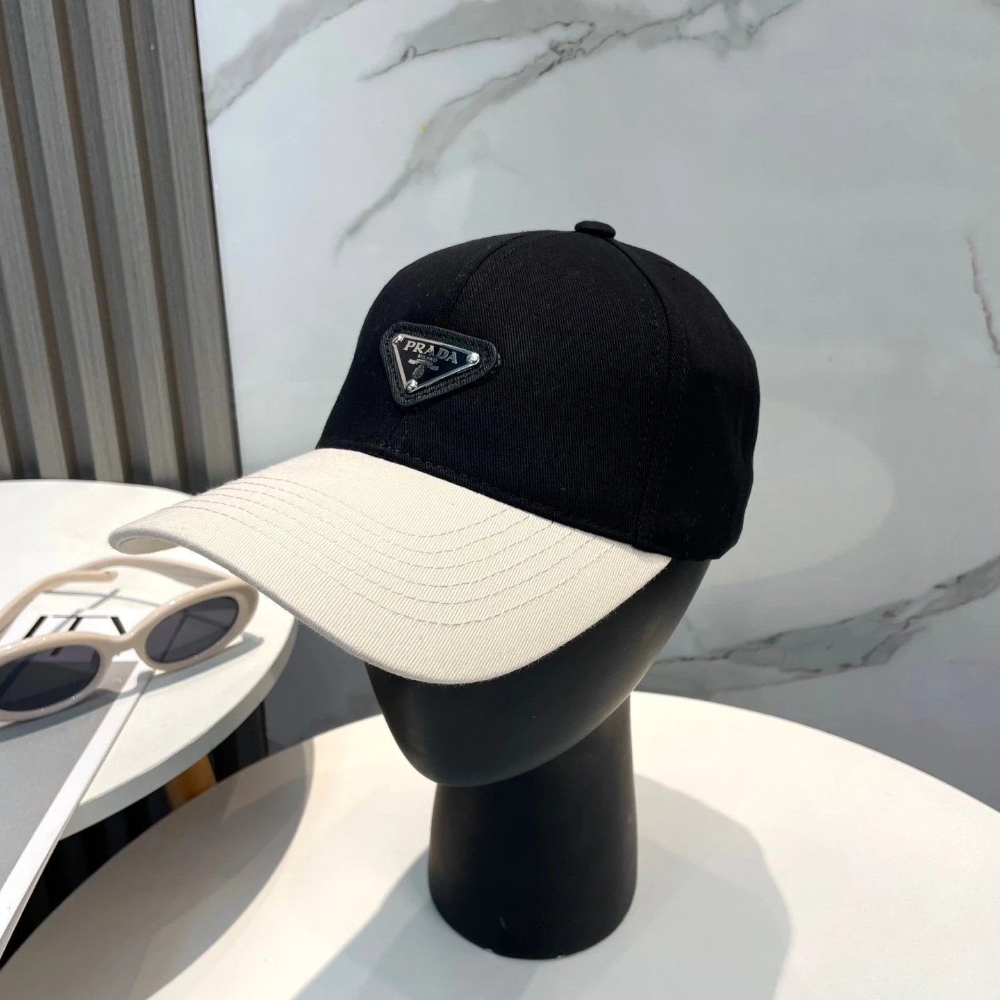 PRADA Hat Triangle mark logo Baseball Cap Sunshade Sun Protection Duckbill Cap Large Head Circumference Slimming Face Curved Brim Versatile Sports Hat for Men and Women Couples Same Style
