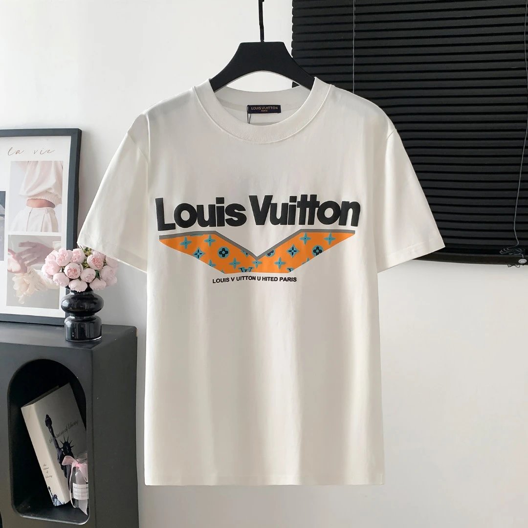 Louis Vuitton LV T-shirt Chest Foam Letter Print logo round Neck Short Sleeve25ss New pure cotton T Unisex T-Shirt OS Drop Shoulder Loose Fit Base Shirt Top T-Shirt Short Sleeve