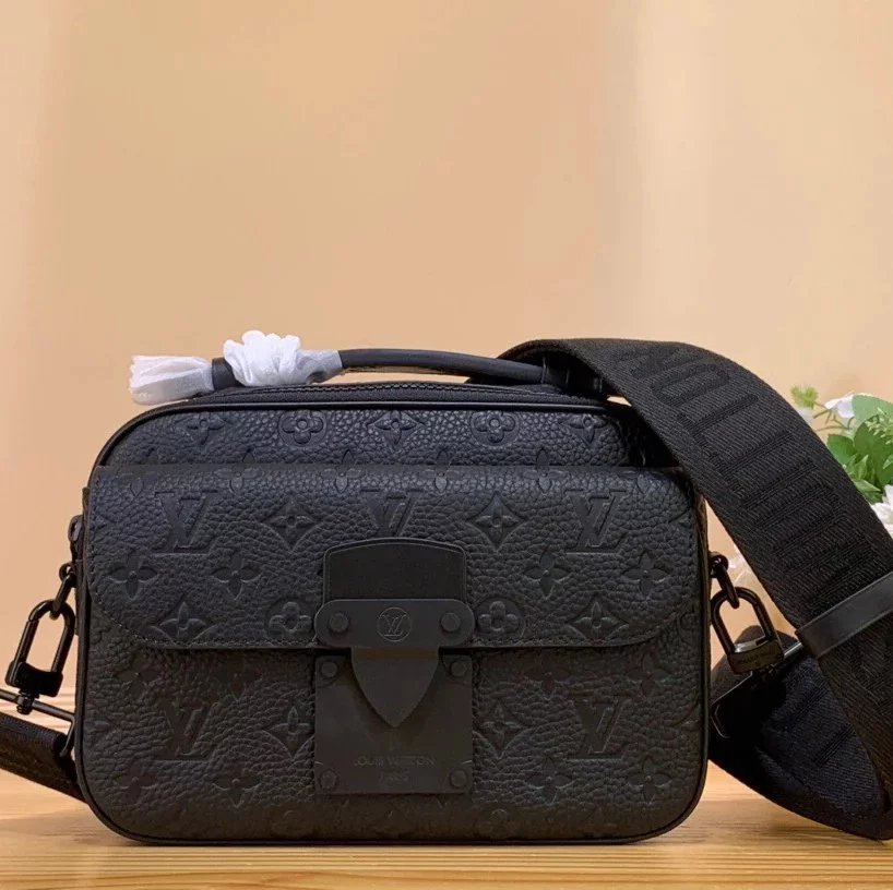 Louis Vuitton LV Men's Bag Top version 【Original Leather Heavy Recommend】M584892021New men's bag SLOC Black Lychee Pattern Cowhide Embossed Men's Bag Men's Shoulder Messenger Bag Portable Camera Bag Men's Backpack Casual Bag