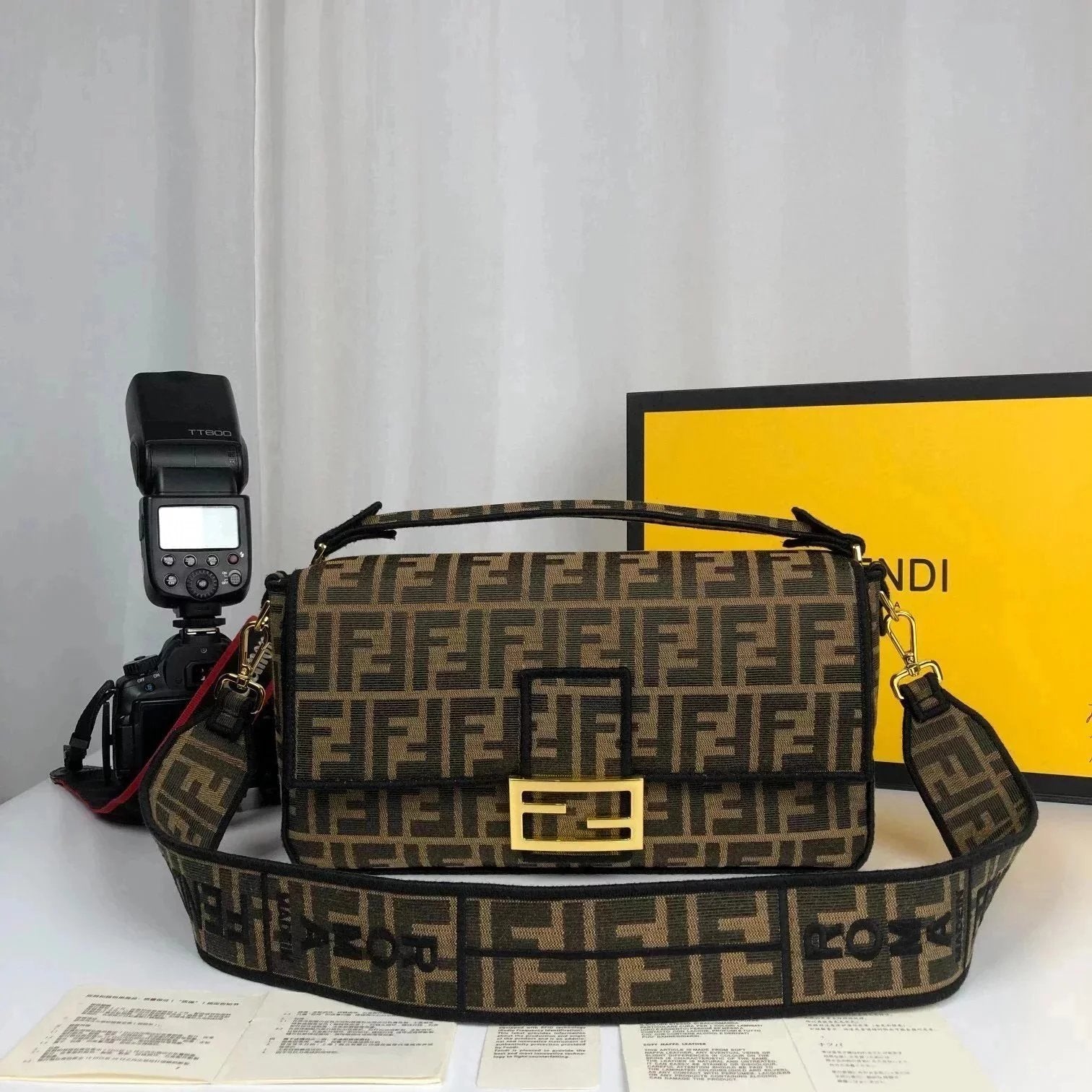 FENDI Women's Bag Top version Brand New RomaAmor Capsule Series Dazzling Appearance French Stick Shoulder Bag Messenger Bag Handbag Women's Bag