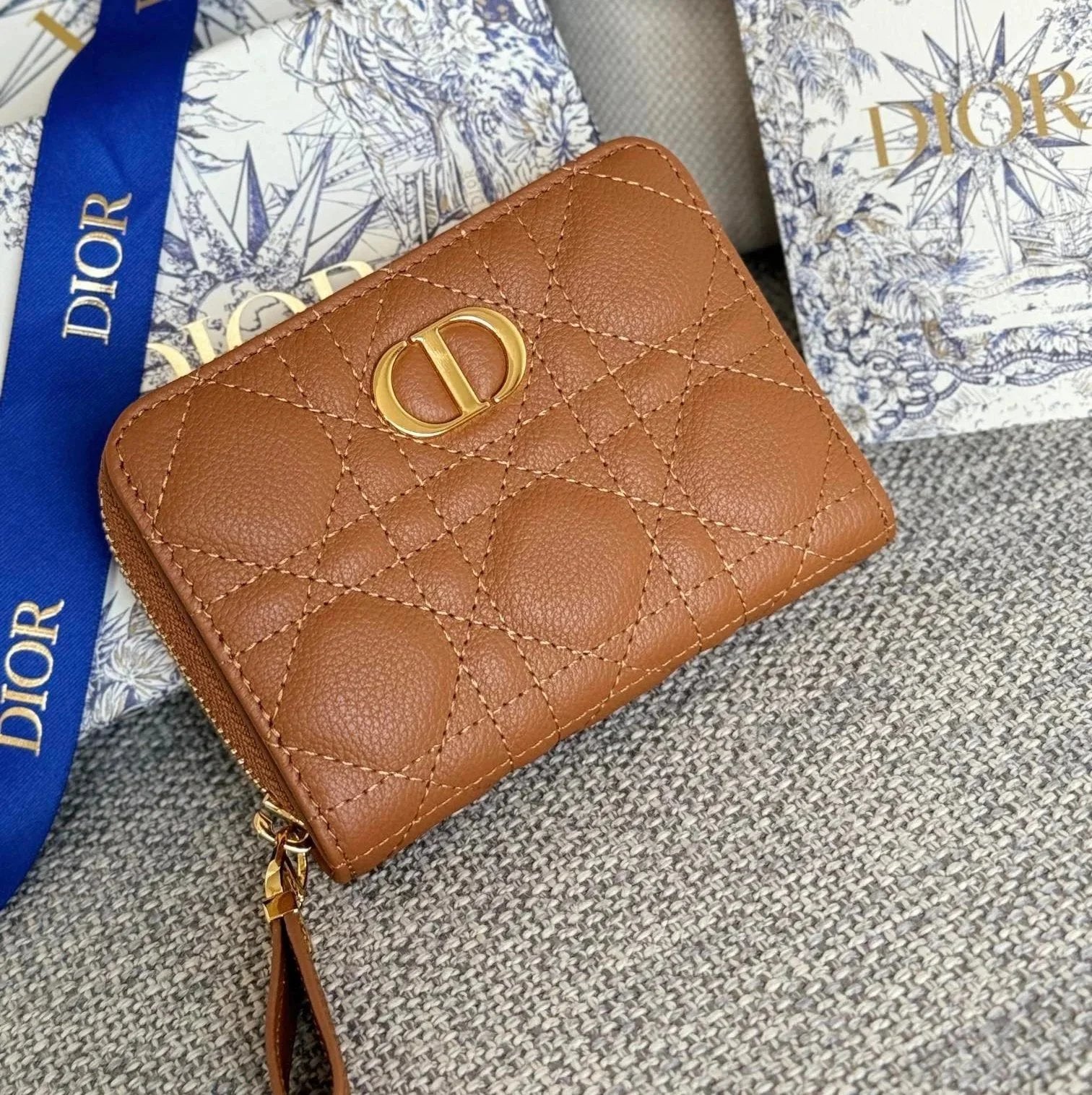 Dior Women's Bag Top version 【Highest Version Original Leather】New Ladies Card Holder CaroDandelion Card Clamp Short Wallet Wallet Zipper Wallet Men's Wallet Women's Wallet Size Applicable Wallet Coin Purse Card Holder