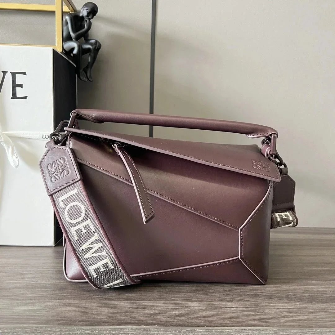 LOEWE Women's Bag Top version 【Original Leather】New Single Color Glaze Puzzle Geometric Bag Ceramic Hardware Wide Shoulder Strap Small Size24cm Luojia Men's and Women's Bags Shoulder Bag Messenger Bag Handbag Embroidery Letter Wide Shoulder Straps Geometr