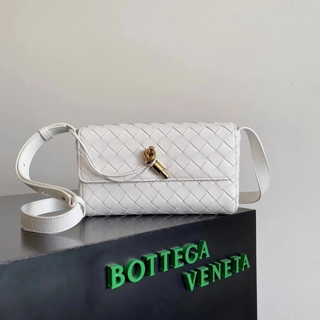 Bottega Veneta Women's Bag Top version 【Special Effects Original Hot Sale】/23New Popular Item miniAndiamoWOC Envelope Package Lambskin Woven Bag Mini Shoulder Messenger Bag Women's Bag755545