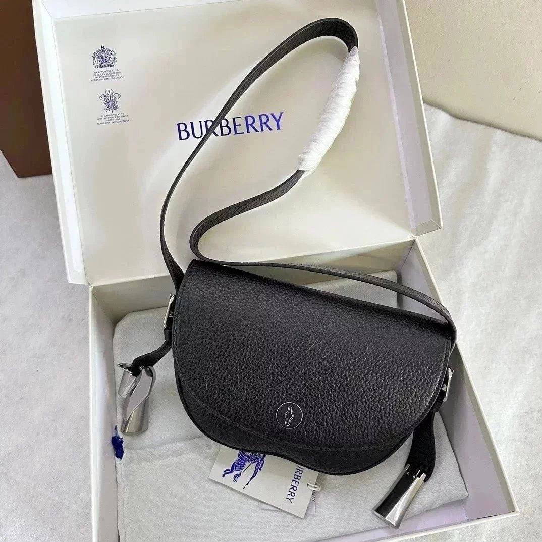 Burberry Women's Bag Top version 【Premium Edition】24SS New Horse Bag Chess Handbag Saddle Bag Shoulder Bag Crossbody Bag Preppy Style Casual Backpack Men's and Women's Bags