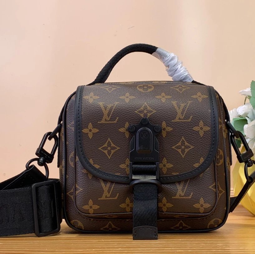 Louis Vuitton LV Men's Bag Top version 【Version】2024New Trail Messenger Bag M46972Presbyopic/Black mini No. Portable Messenger Bag Men's Handbag Messenger Bag Shoulder Bag Men's and Women's Bags M46972M83613M47060