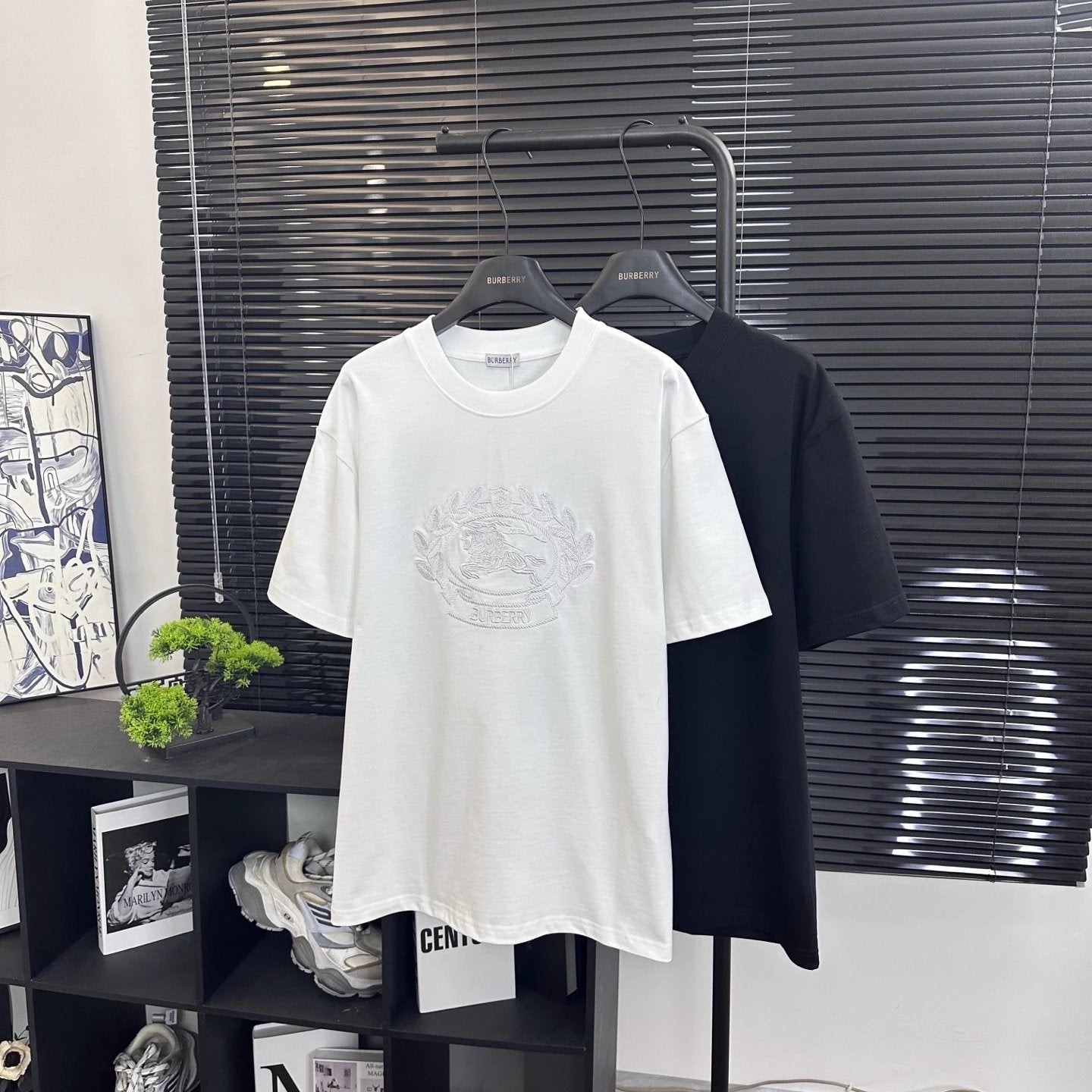 Burberry T-shirt Embroidered Wheat Spike logo round Neck Short Sleeve25ss New pure cotton T Unisex T-Shirt OS Loose Fit Base Shirt Top Half Sleeve T-Shirt