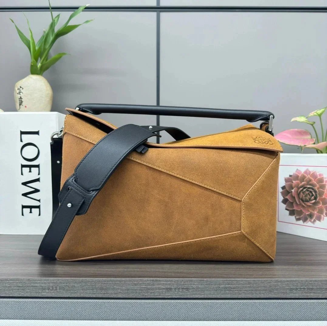 LOEWE Backpack Top version 【Super Version Original Factory】New Size for Counter Synchronization Puzzle Handbag Geometric Messenger Bag Men's Bag Large Shoulder Bag Messenger Bag Handbag Men's and Women's Bags New sise Large Geometric Men's Bag Map Pack33c