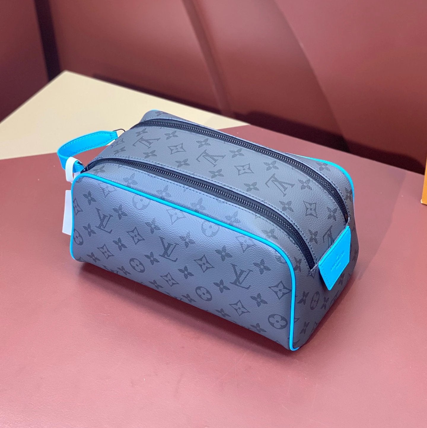 Louis Vuitton LV Wallets/Clutches Top version 【Top with High Version】【LockerDoppKit Toilet Bag】M83112Flower(Silk Screen)Black Color Wash Bag DOPP Toilet Bag/Cosmetic Bag Men's and Women's Bags Handbag Presbyopic M83112Black Flower Wash Bag Large M12641
