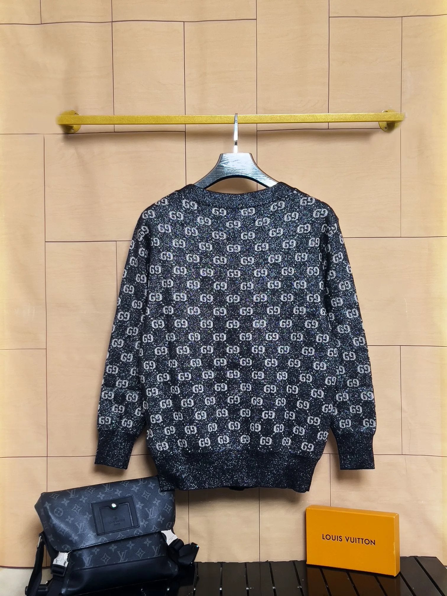 Gucci Sweater Imported Gold and Silver Thread Double-Sided Jacquard Coat Unisex Outerwear Long Sleeve Soft Lazy Style OS Loose Fit Thickened Versatile Casual Wear for Both Inner and Outer Layering