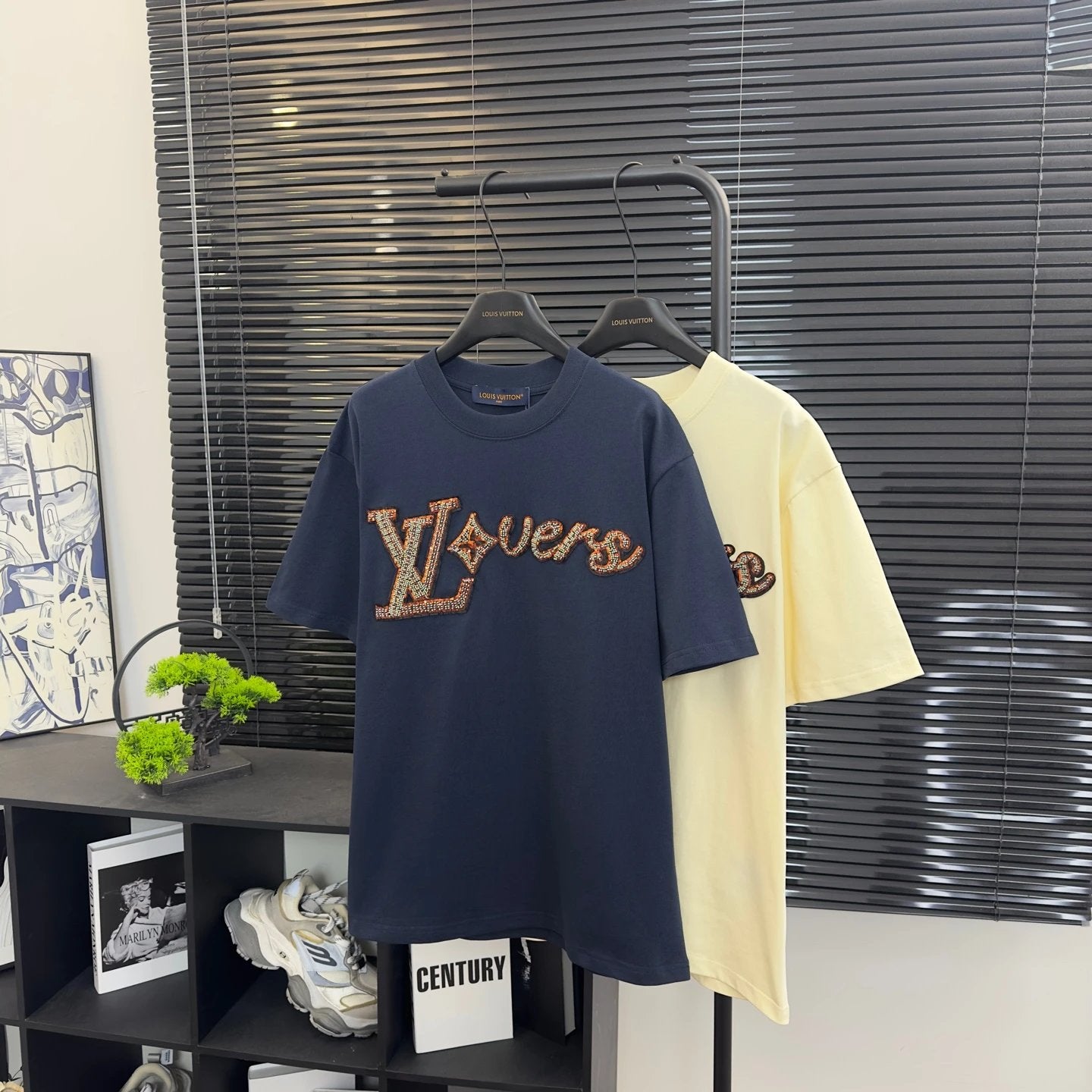 Louis Vuitton LV T-shirt New Sequin Handheld Letter Badge logo round Neck Short Sleeve25ss New Pure Cotton Unisex Style T Casual T-Shirt Base Layer Shirt OS Loose Fit Half Sleeve Top Plus Size