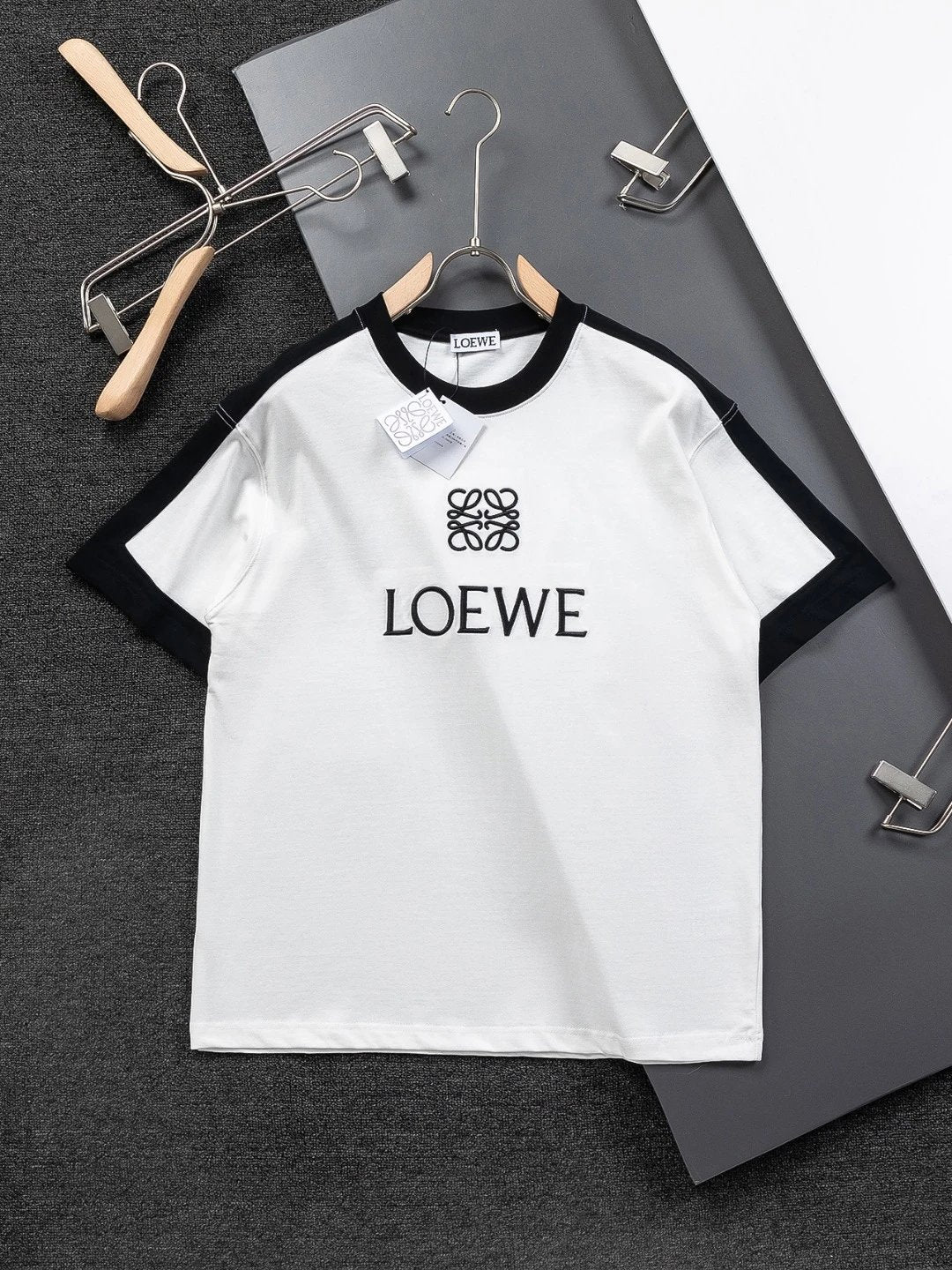 LOEWE T-shirt Black and White Patchwork Embroidery on the Chest logo round Neck Short Sleeve25ss New Pure Cotton Unisex Style T Casual T-Shirt Base Layer Shirt OS Loose Fit Half Sleeve Top Plus Size