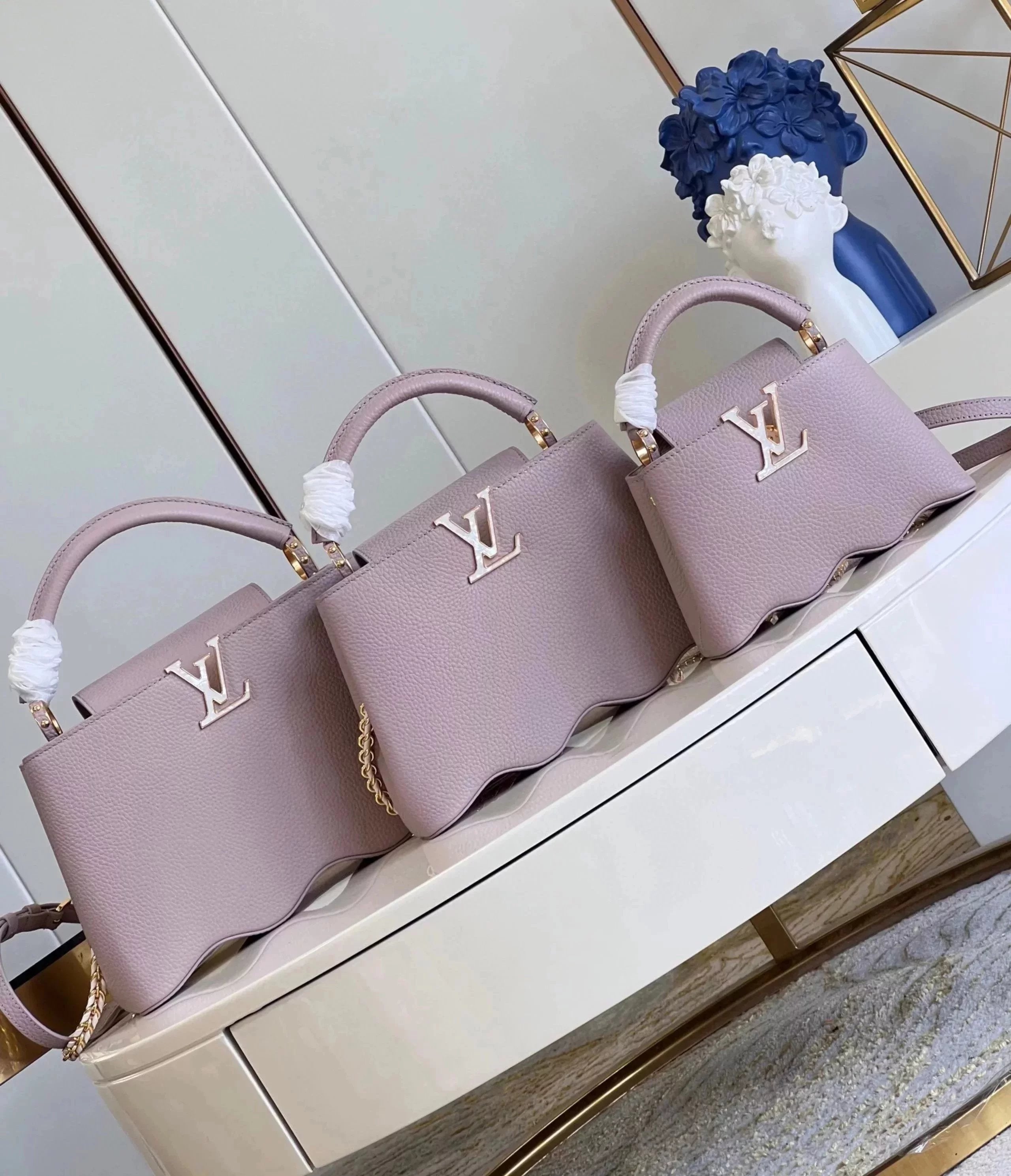 Louis Vuitton LV Women's Bag Top version 【Highest Version】Unique Correct Version❗️Lady Bag～Capucines Wave Style Women's Bag Shoulder Messenger Bag Double-Shoulder Strap Chain Bag Hot Pressing Forming like a Shell Smart New Women's Bag M22122