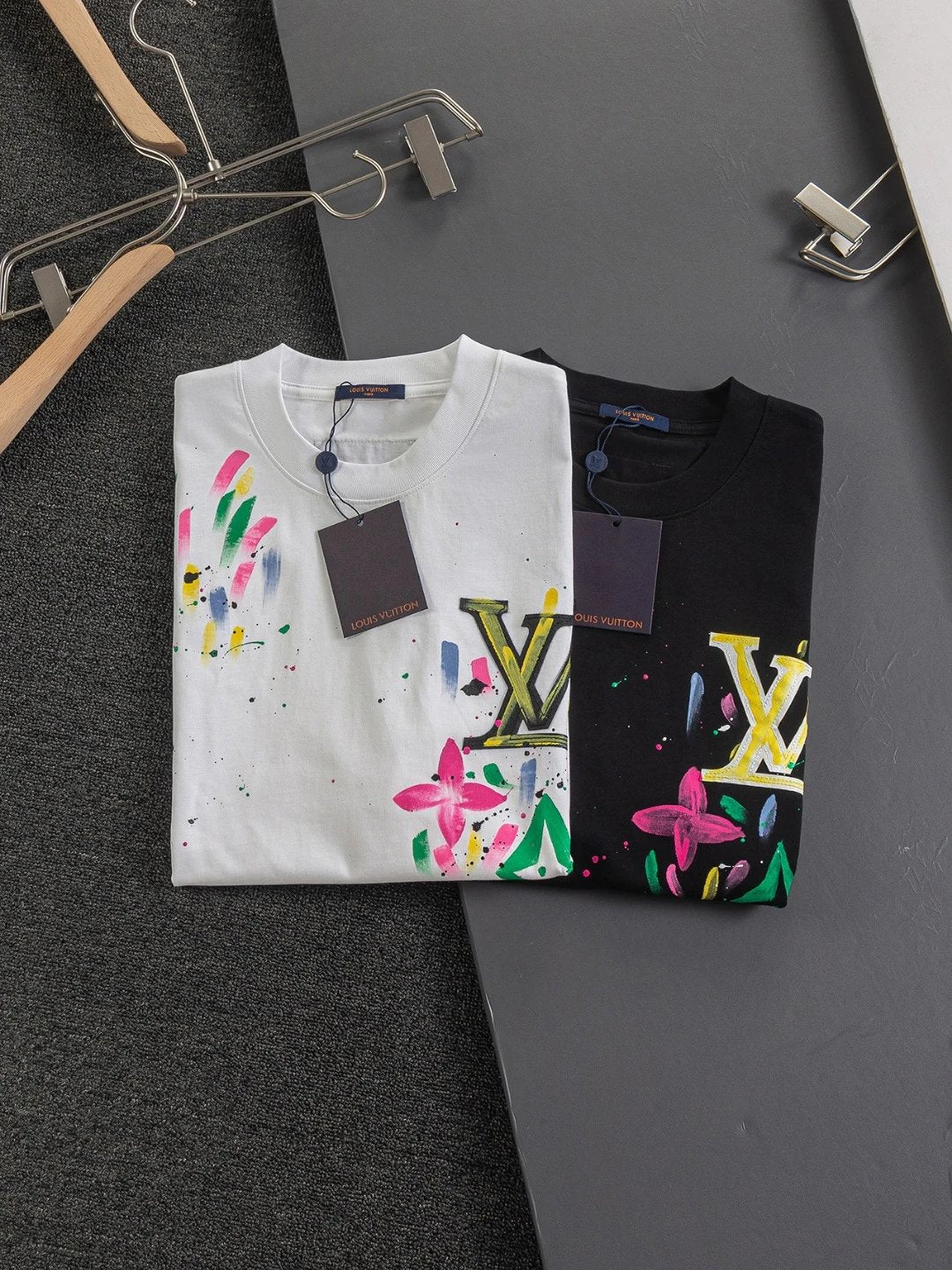 Louis Vuitton LV T-shirt Front Letter Patch Embroidery Graffiti Petal Large Print logo round Neck Short Sleeve25ss New pure cotton T Unisex T-Shirt OS Loose Fit Base Shirt Top Half Sleeve T-Shirt