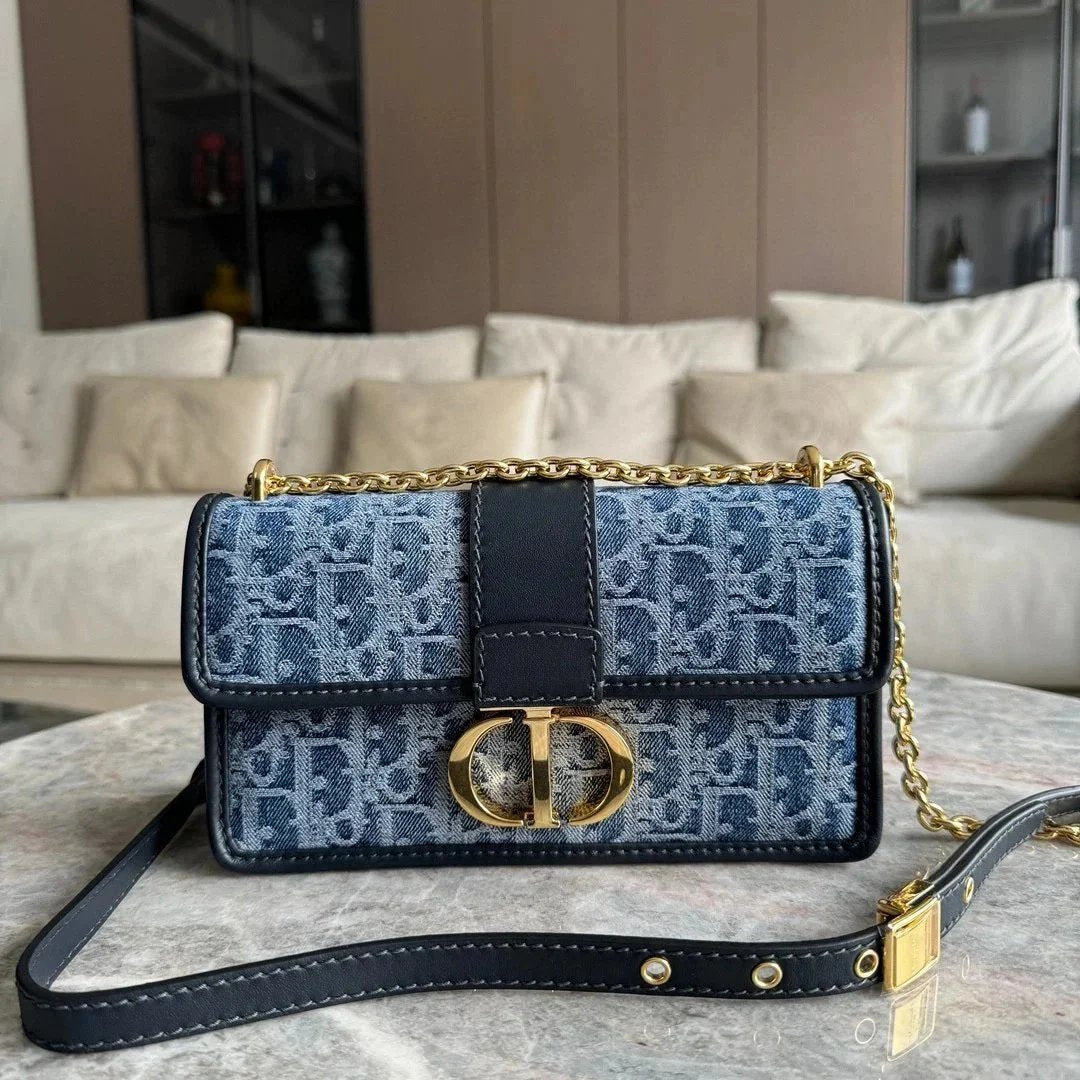 Dior Women's Bag Top version Popular Latest Denim Gradient Denim Blue Women's Bag Monda Denim Small Size30MONTAIGNE Handbag Chain Bag Shoulder Crossbady Handbag Oblique Jacquard Fabric&with Irregular Stone Washing Effect Flap Bag M9334Removable Chain Back