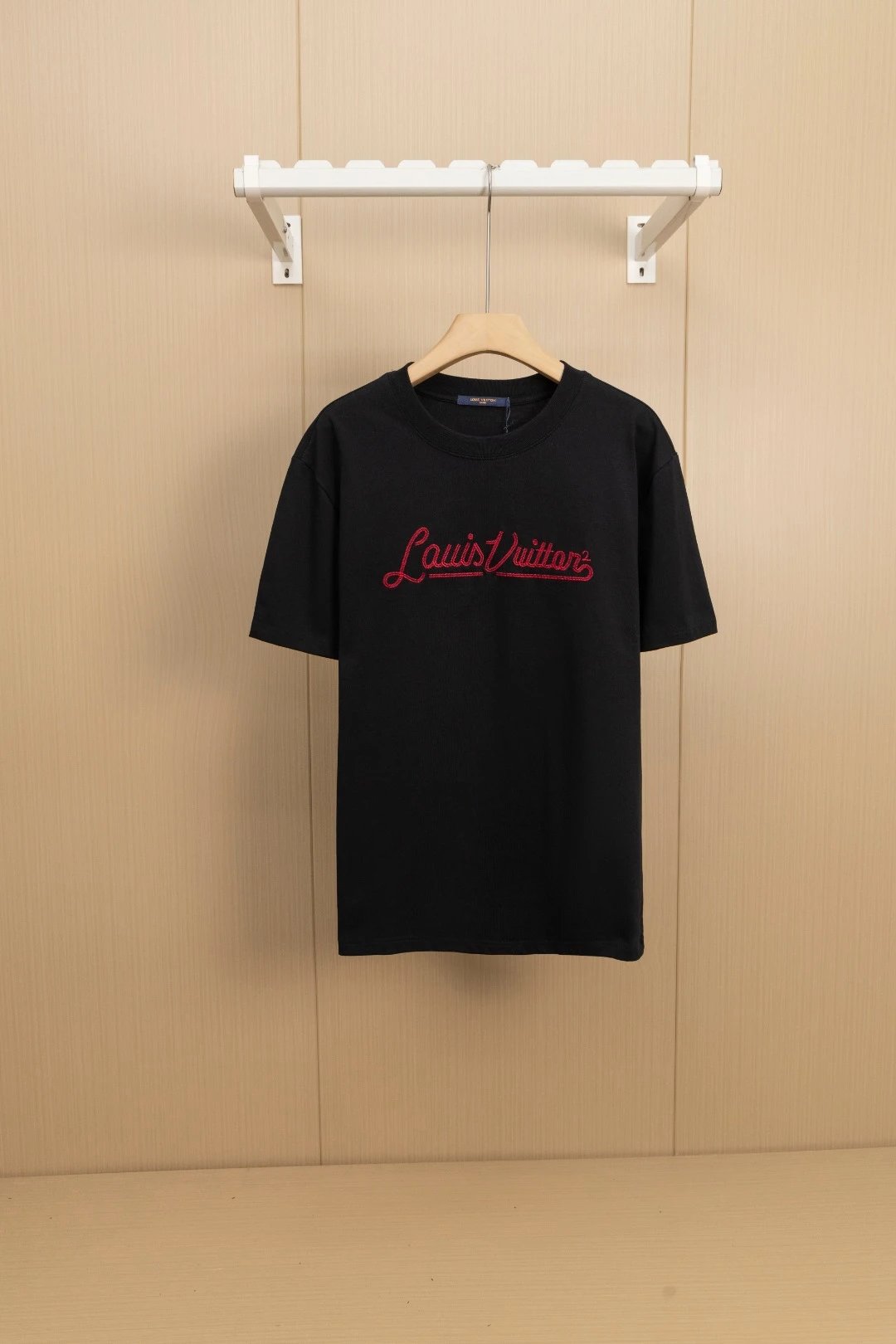 Louis Vuitton LV T-shirt Chest Letter Embroidery logo round Neck Short Sleeve25ss New pure cotton T Unisex T-Shirt OS Drop Shoulder Loose Fit Base Shirt Top T-Shirt Short Sleeve