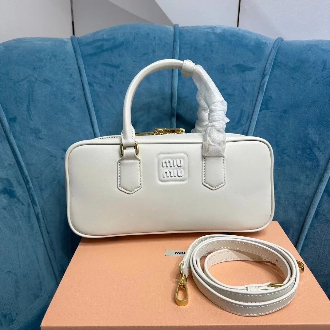 Miu Miu Bag Top version 【Original Leather】New Bowling Bag Miu Home Unique Style Matelasse Sheepskin Bag Small Size Large Size Hand-Held Pleated Sheepskin Leather Women's Bag Box Bag Travel Bag New Women's Bag Pillow Bag Bowling Bag5BB1845BB142