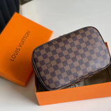 Louis Vuitton LV Wallets/Clutches Top version 【Exclusive Customization】M47522Classic Wash Bag This Small Size Toilet Bag Has a Generous Appearance and Sufficient Capacity Pure Steel Hardware Men's Clutch Mobile Phone Bag Storage Bag Cosmetic Bag Multifunc