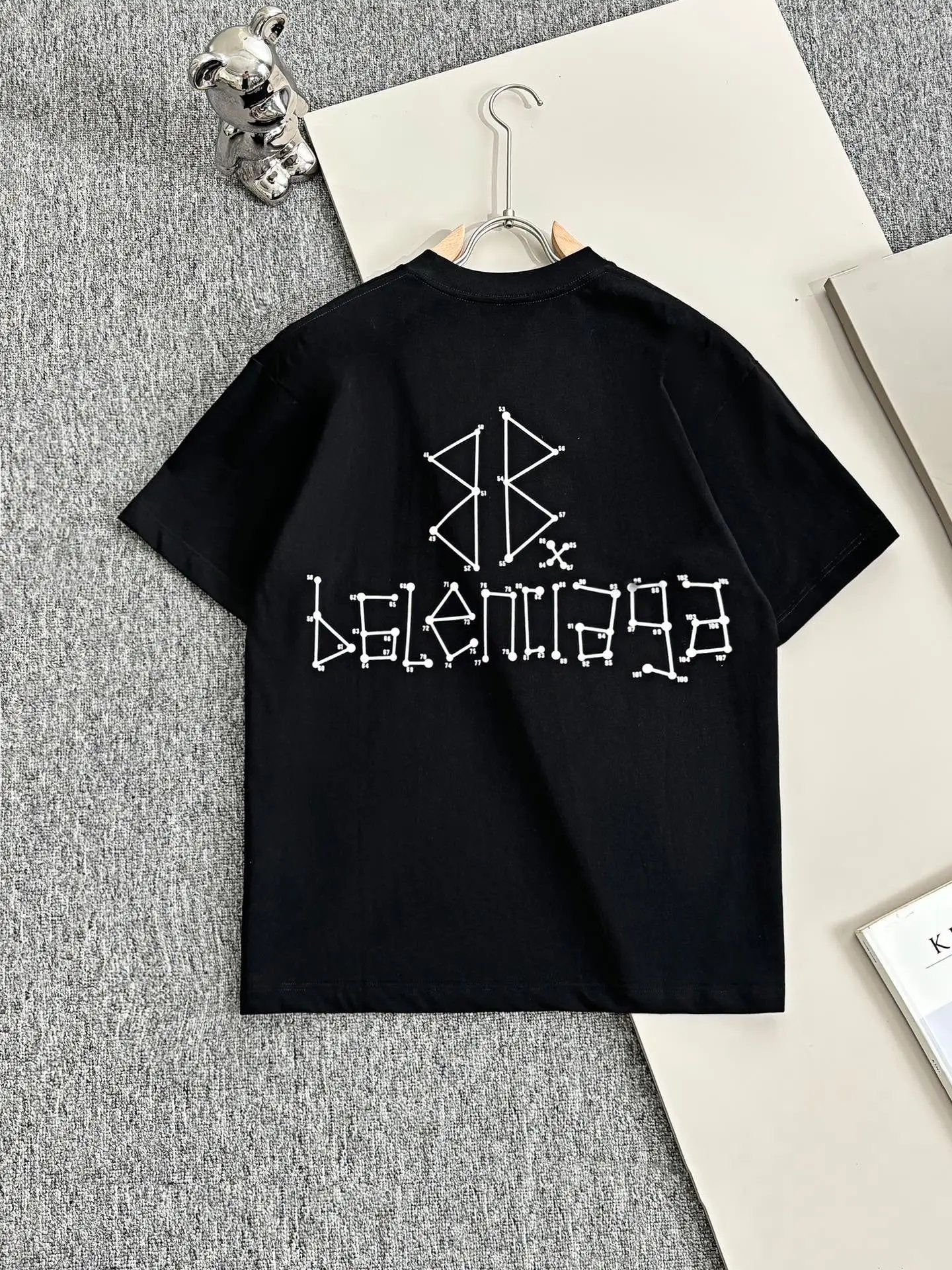 Balenciaga T-shirt Back Hand-Painted Double B Letter Printing logo round Neck Short Sleeve25ss New pure cotton T Unisex T-Shirt OS Drop Shoulder Loose Fit Base Shirt Top T-Shirt Short Sleeve