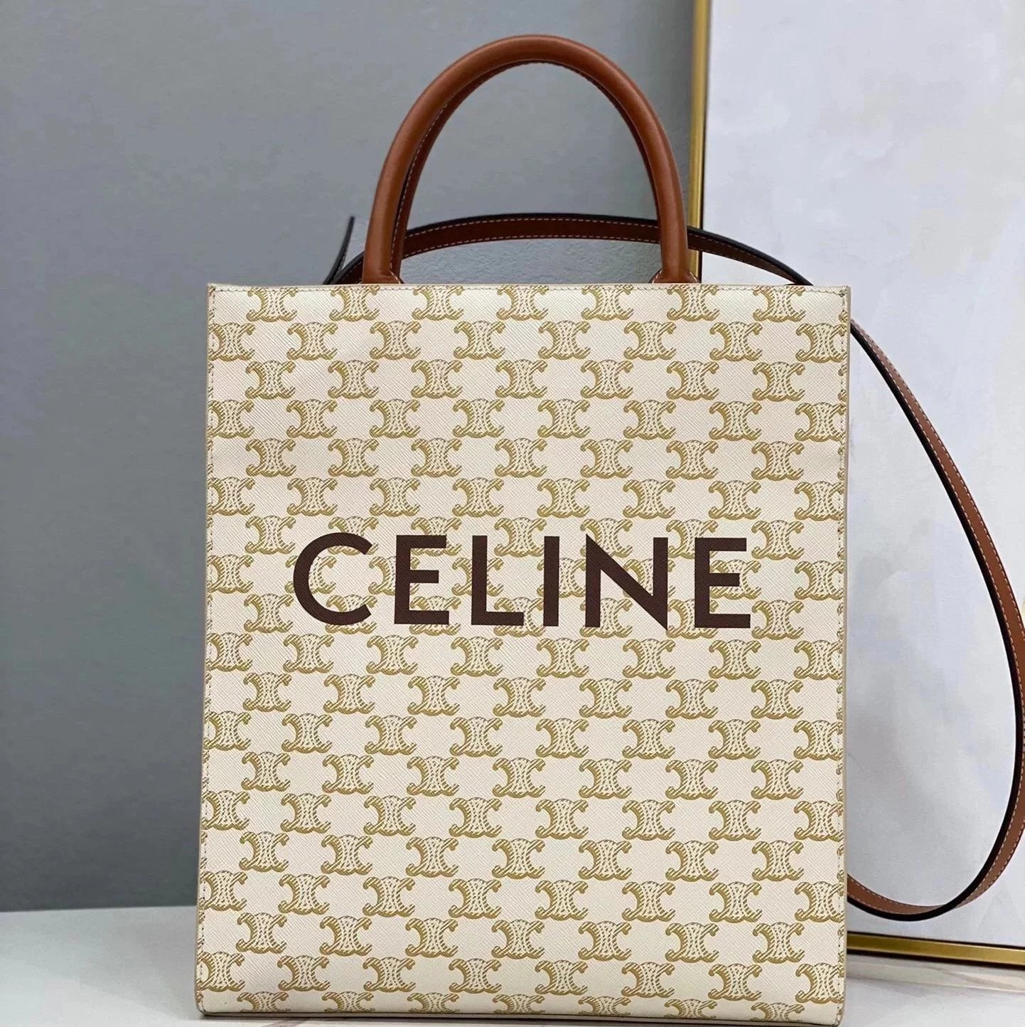 Celine women's bag Top version 【Level Surrogate Shopping】New TriompheMiniTote Tote Arc De Triomphe cabas Presbyopic Tote Vertical Mini Phone Bag Medium Presbyopic Portable Shopping Bag Shoulder Bag Messenger Bag Selin Women's Bag Men's Bag191542194372