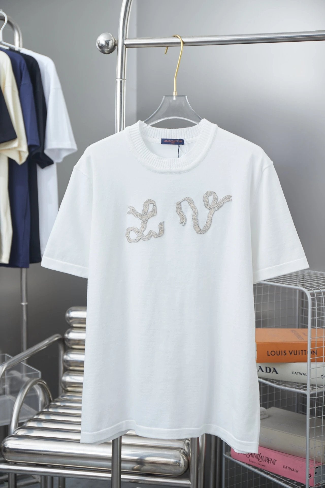 Louis Vuitton LV T-shirt Chest Floral Pattern Embroidery logo round Neck Short Sleeve25ss New pure cotton T Unisex T-Shirt OS Loose Fit Base Shirt Top Half Sleeve T-Shirt