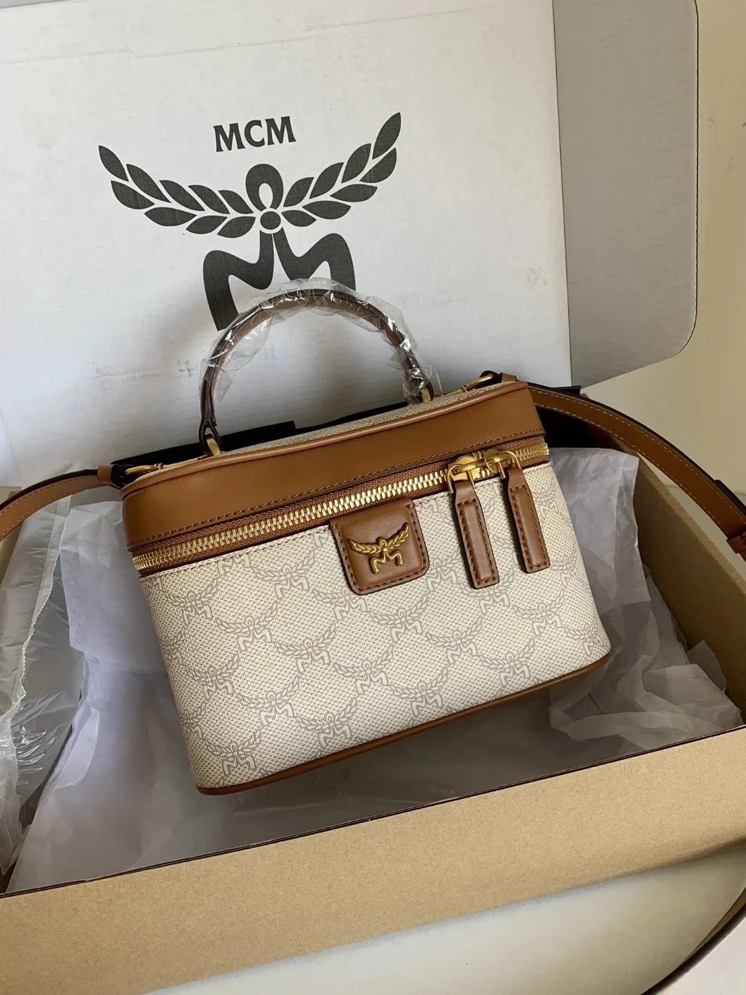 MCM Bag Top version New Cosmetic Bag This Small Size Lauretos Classic Pattern Cosmetic Case Nappa Leather Trim Bay Leaf Logo Hardware