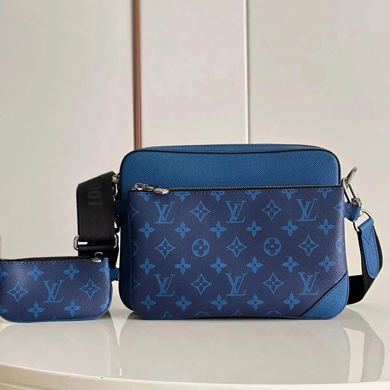 Louis Vuitton LV Men's Bag Top version 【】Men's Bag2021Spring and Summer New PochetteTrio Postman Series M69443Three-in-One Pure Steel Hardware Presbyopic Black Flower Crossbody Shoulder Crossbody Small Bag Clutch Men's Briefcase Bag