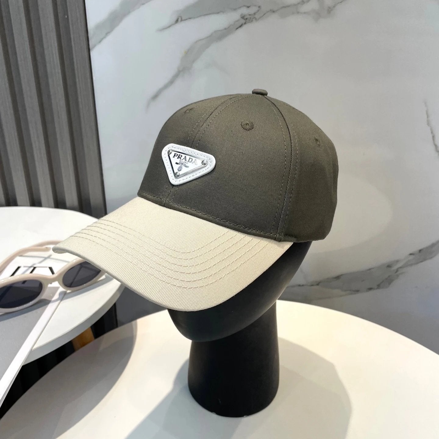 PRADA Hat Triangle mark logo Baseball Cap Sunshade Sun Protection Duckbill Cap Large Head Circumference Slimming Face Curved Brim Versatile Sports Hat for Men and Women Couples Same Style