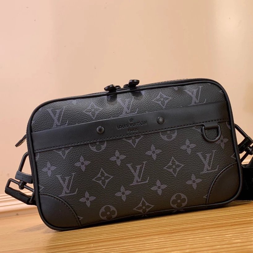 Louis Vuitton LV Men's Bag Top version 【Original Leather】24Early Spring New Men's Bag M31016Blue Flower/M46955Black Flower/M30997Green/This Paragraph Alpha Messenger Bag Men's Small Messenger Bag Camera Bag Small Backpack New Men's Bag