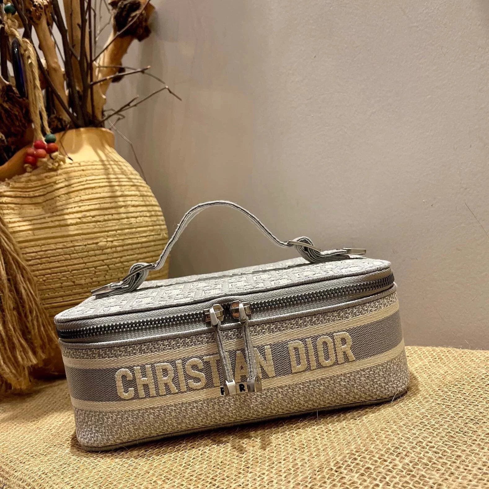 Dior Women's Bag Top version 【Version】Classic Travel Cosmetic bag oblique Letter Canvas Classic Retro Box Cosmetic Bag New Box Bag Travel Bag Classic Presbyopic Canvas Crossbody Handbag Cosmetic Case