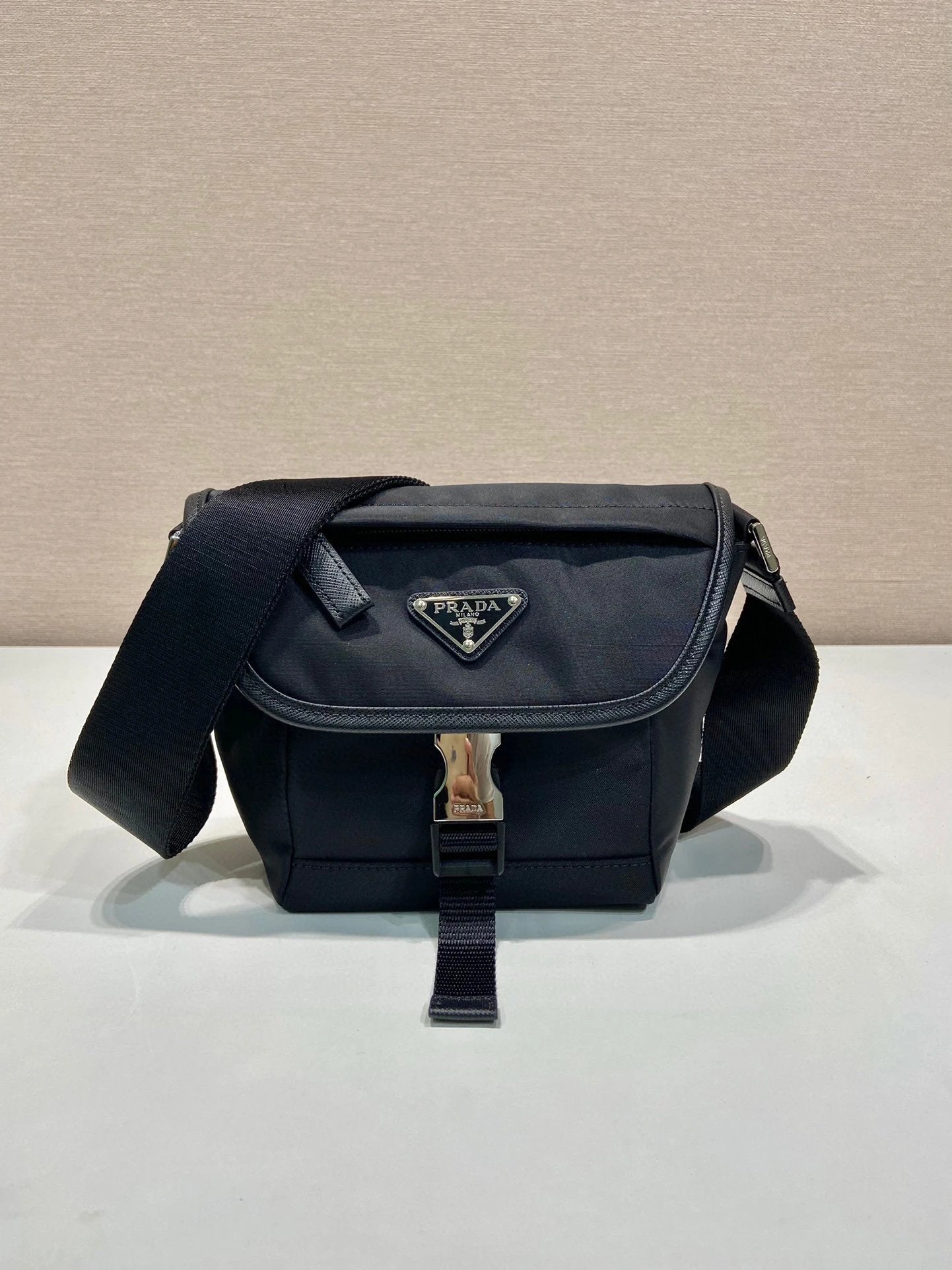 PRADA Bag Top version Upgraded Version Latest New Men mini Mini Messenger Bag Imported Original Nylon Retro Fashion Casual Messenger Bag Saddle Bag Nylon Cloth Shoulder Strap Flap Bag Flap Bag Backpack Shoulder Bag Messenger Bag Men's Bag Men's Bag2VD070m