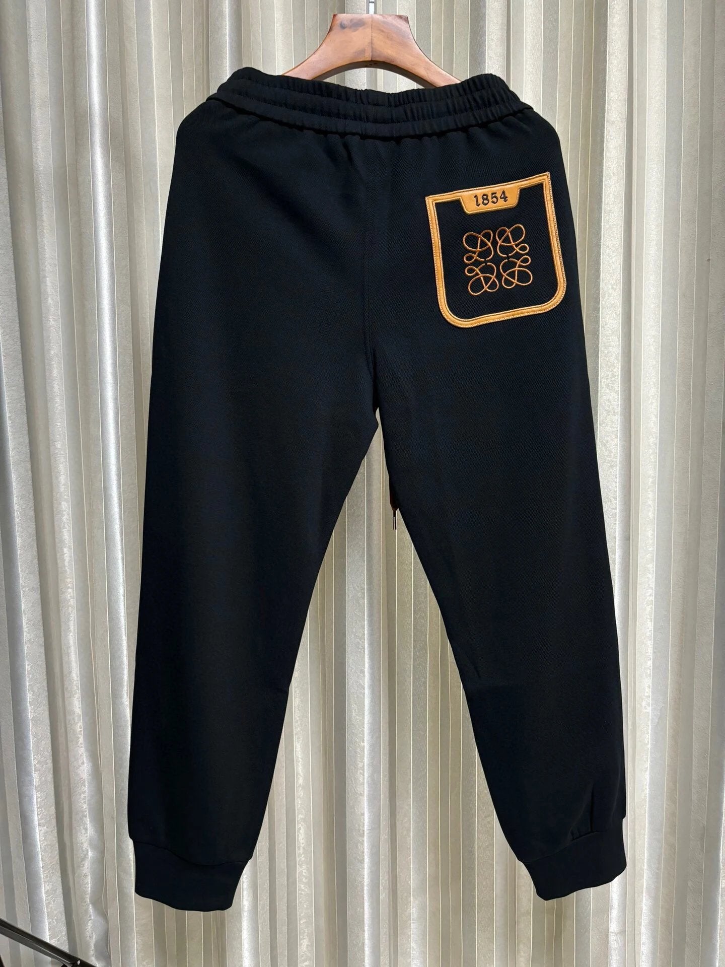 LOEWE Sweatpants Gold Embroidery logo Drawstring Jogger Sweatpants for Men and Women, Autumn and Winter Loose Fit, High Waist, Color Block, Plus Size, Casual Pants