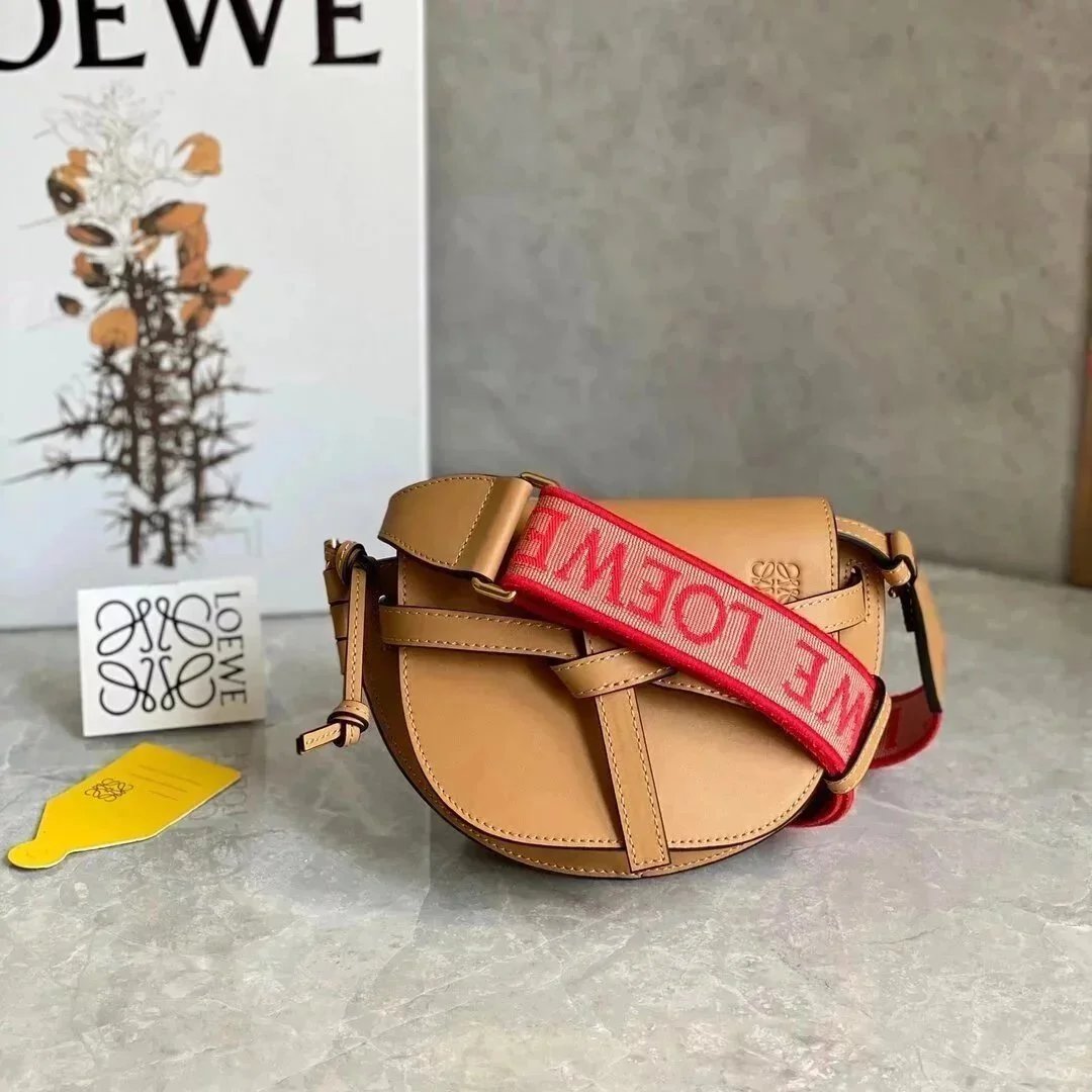 LOEWE Women's Bag Top version 【Counter Version Original Leather】Send a Full Set of Packaging Loew New Mini Letter Wide Shoulder Strap Saddle Bag GateDual Saddle Bag Women's Bag Retro Horseshoe Bag