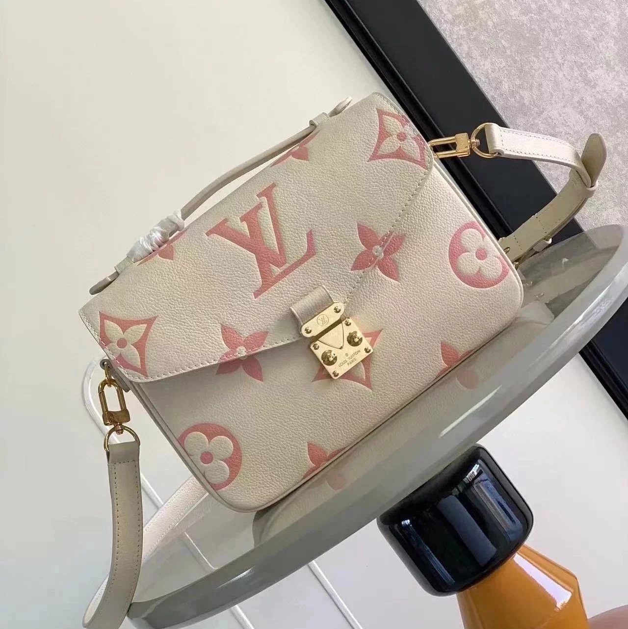 Louis Vuitton LV Women's Bag Top version Tote Original Leather Tote Bag New Milk White Strawberry Series Shopping Bag Tote Bag Pillow Bag Three-in-One Full Leather Shoulder Bag Messenger Bag Handbag Clutch Women's Bag