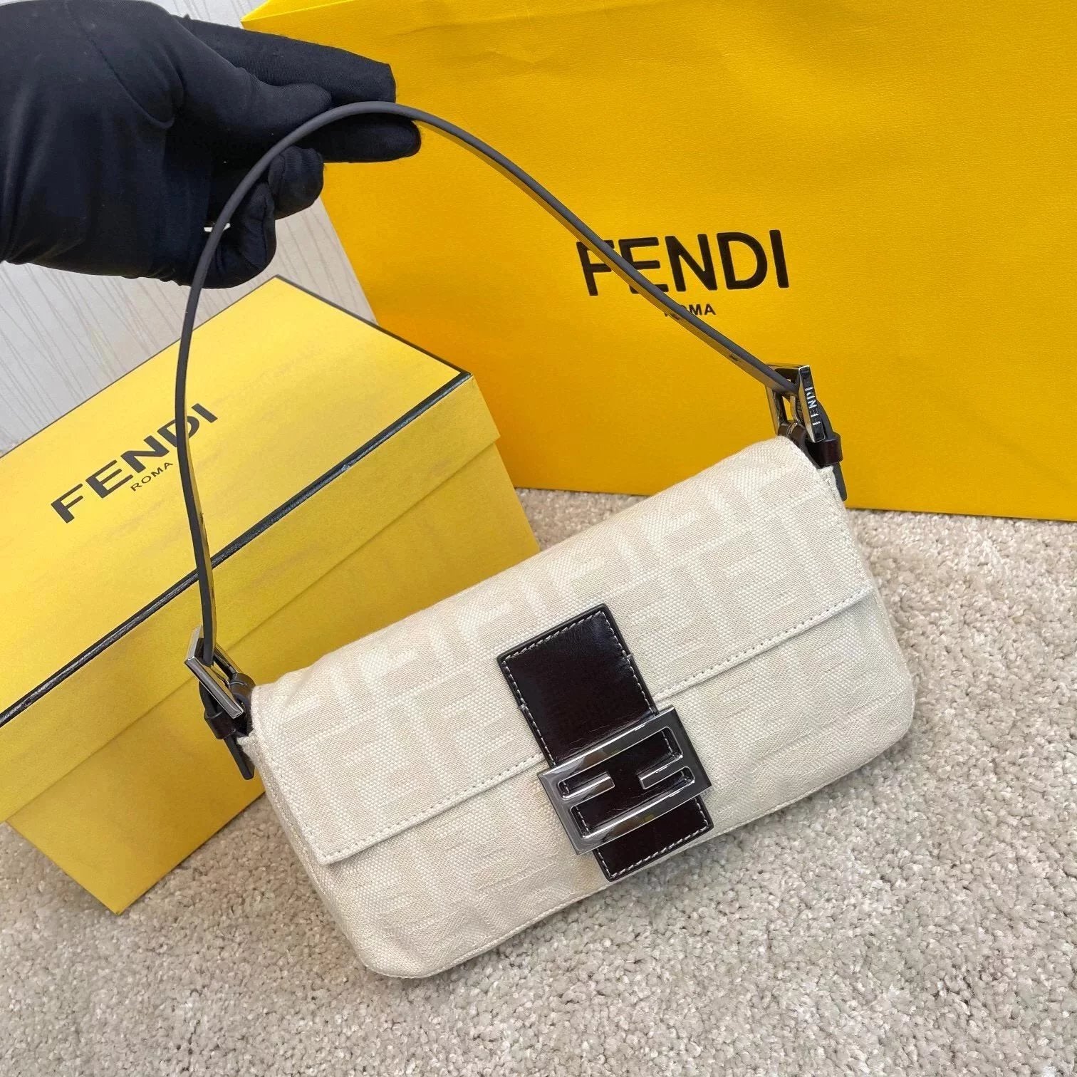 FENDI Women's Bag Top version Underarm Bag Middle-Ancient Classic Double F Presbyopic vintage Baguette Canvas Original Leather Calfskin Portable Shoulder Bag FF Buckle Brown Flip Vintage Women's Bag Cosmetic Bag Lunch Box Bag Crossbody Bag