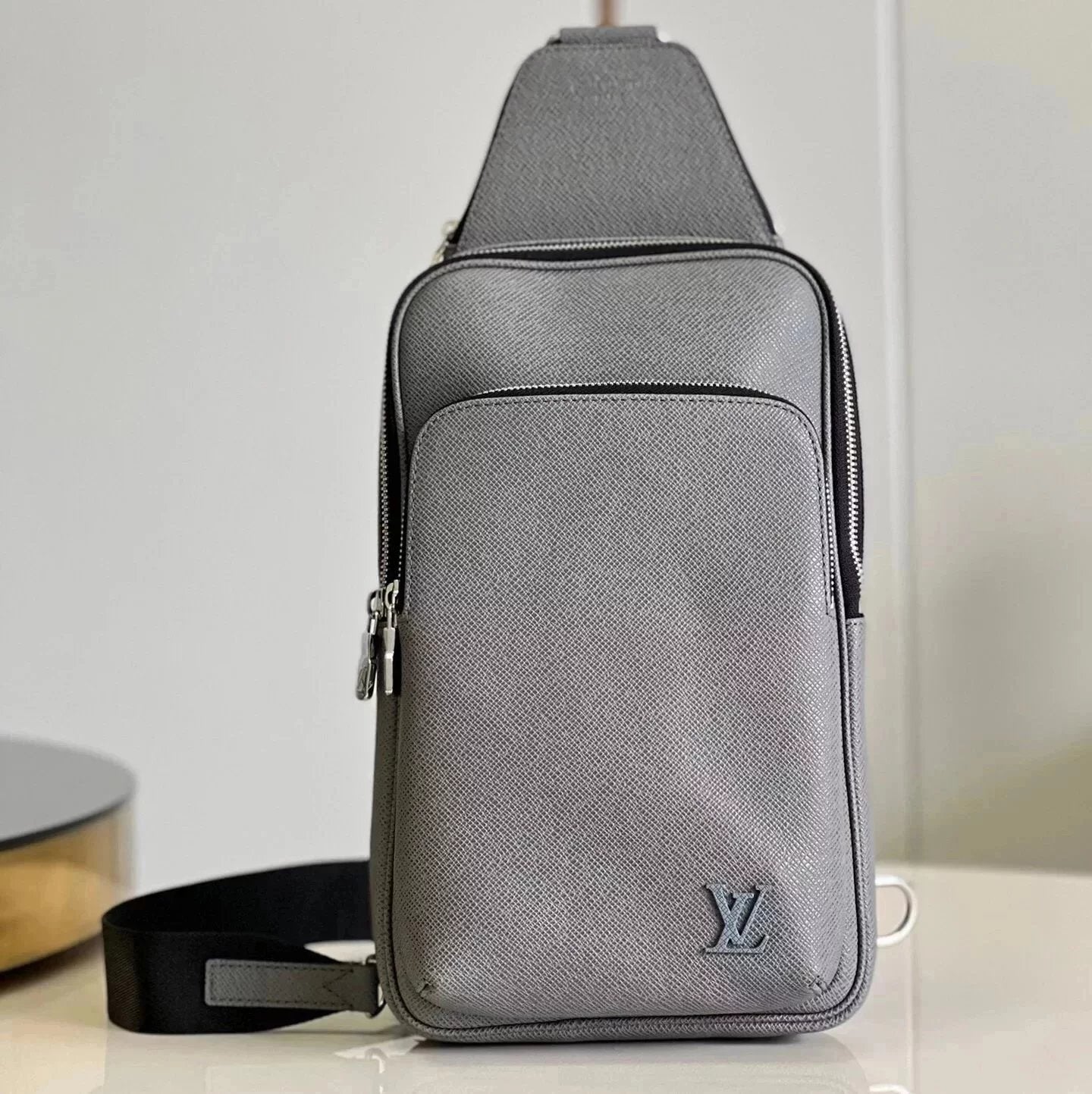 Louis Vuitton LV Men's Bag Top version M41719Green N46345Cross Pattern Avenue Shoulder Bag Chest Bag Backpack Men's Bag M30861Green Gray District Small Size Messenger Bag Crossbody Bag