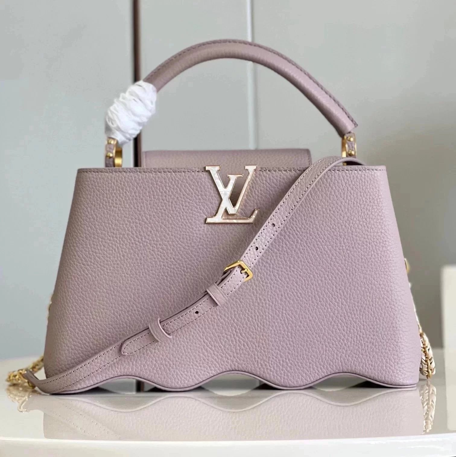 Louis Vuitton LV Women's Bag Top version 【Highest Version】Unique Correct Version❗️Lady Bag～Capucines Wave Style Women's Bag Shoulder Messenger Bag Double-Shoulder Strap Chain Bag Hot Pressing Forming like a Shell Smart New Women's Bag M22122