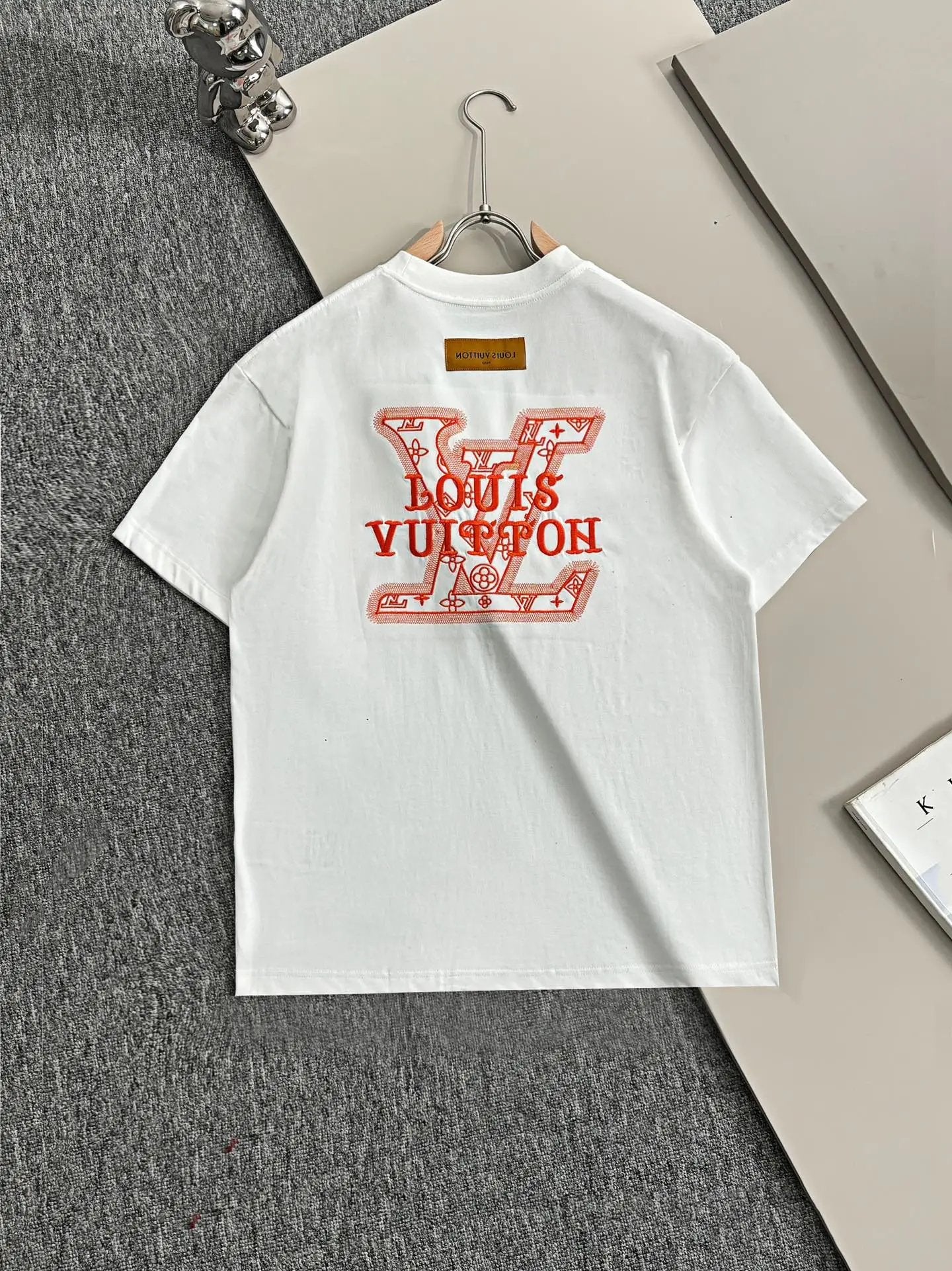 Louis Vuitton LV T-shirt Backside Letter Embroidery logo round Neck Short Sleeve25ss New Pure Cotton Unisex Style T T-shirt OS Loose Fit Base Shirt Top Half Sleeve T-Shirt