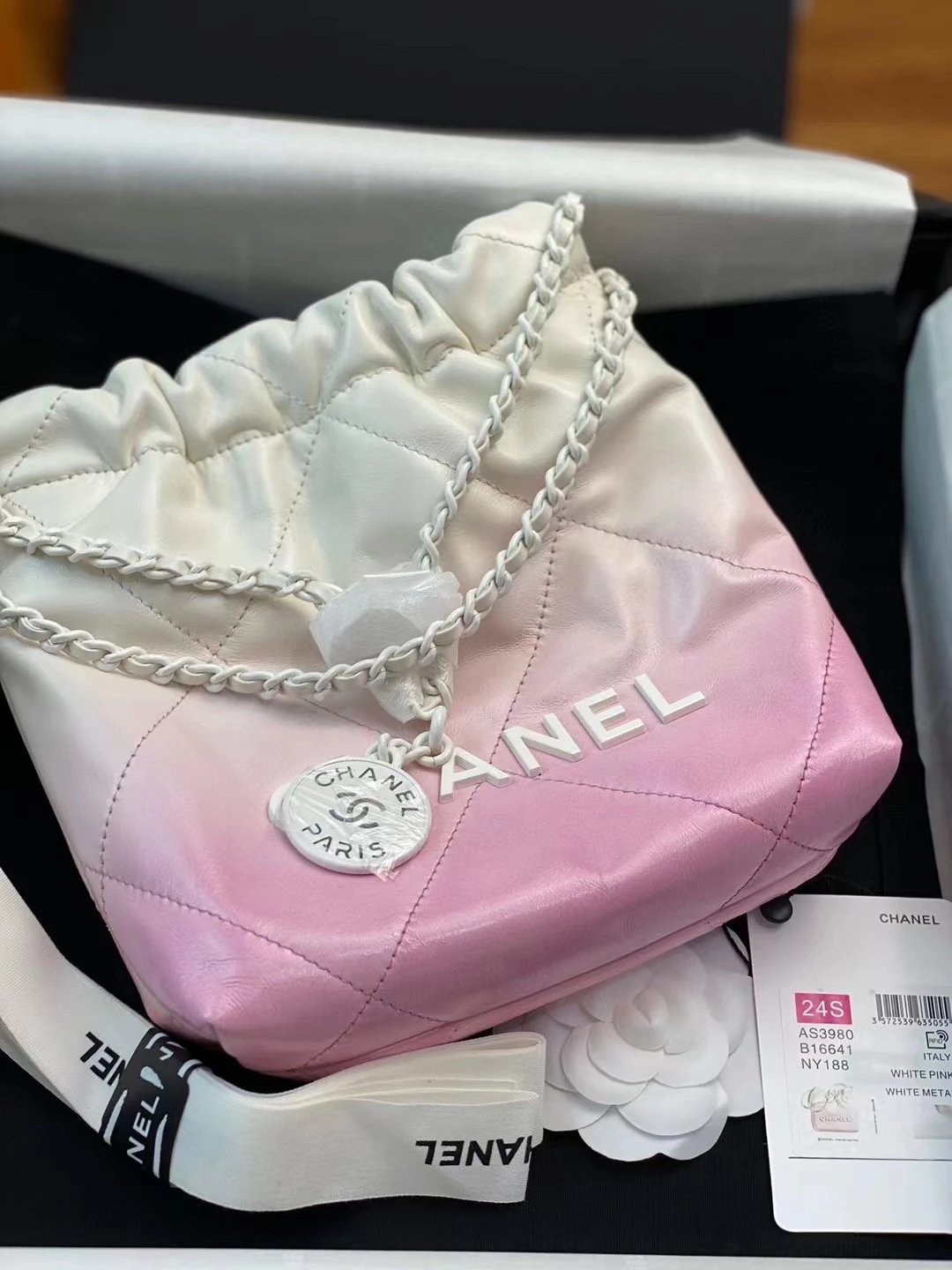 Chanel Women's Bag Top version 【Premium Edition】/24S Gradient Pink Garbage Bag Strawberry Milkshake Pink White mini22bag Garbage Bag New Gradient Cherry Blossom Pink White Garbage Pack Mini22Handbag Tote Bag